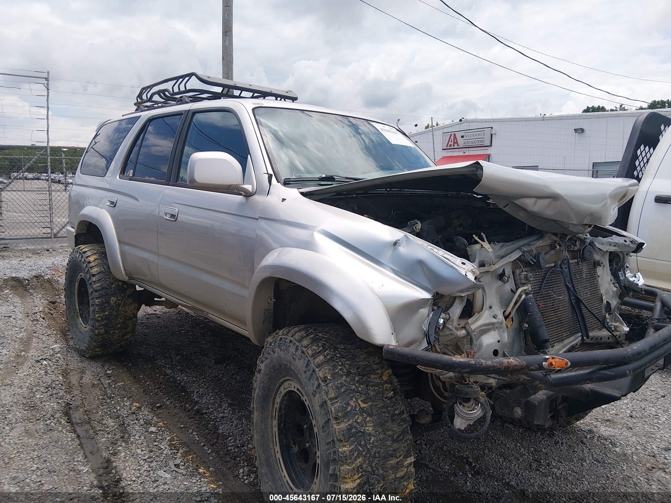 2000 Toyota 4Runner SR5, VIN JT3HN86R9Y0297892 — Front end