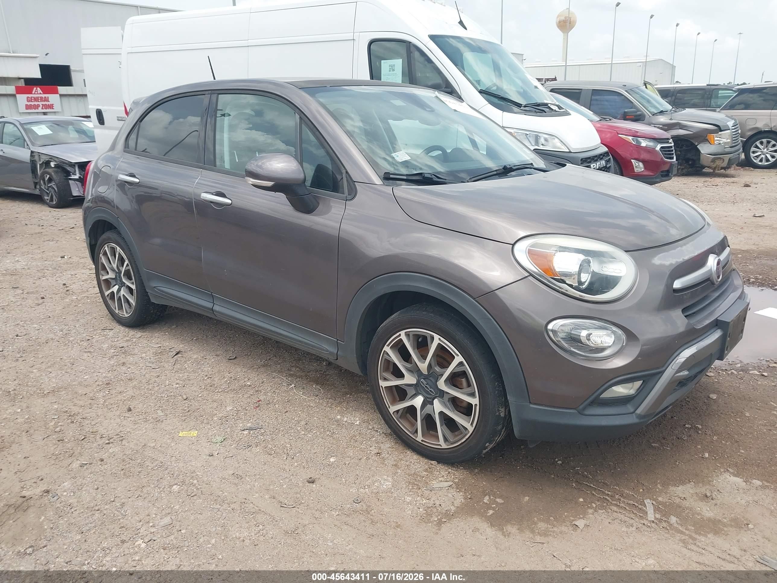 2016 FIAT 500X Trekking Plus, VIN ZFBCFXET0GP513373 — Обычный износ