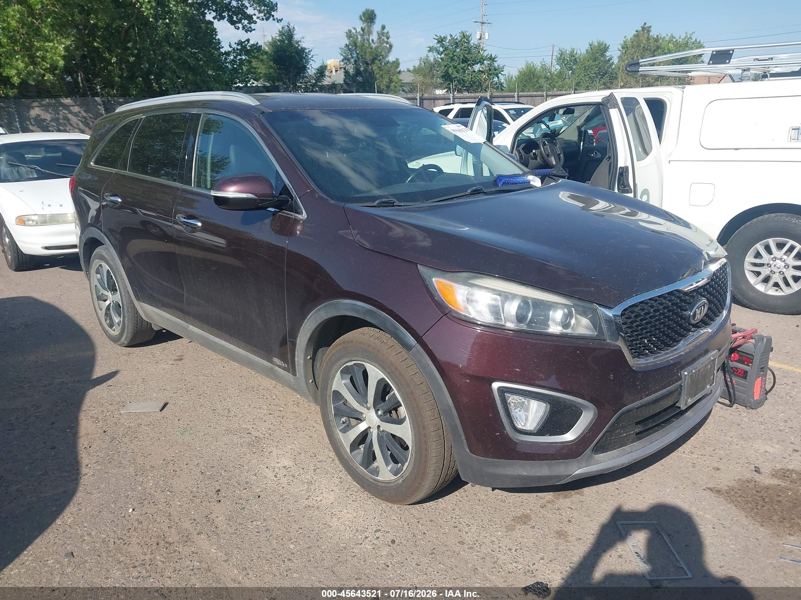 2016 Kia Sorento EX, VIN 5XYPHDA11GG032823 — Normal wear