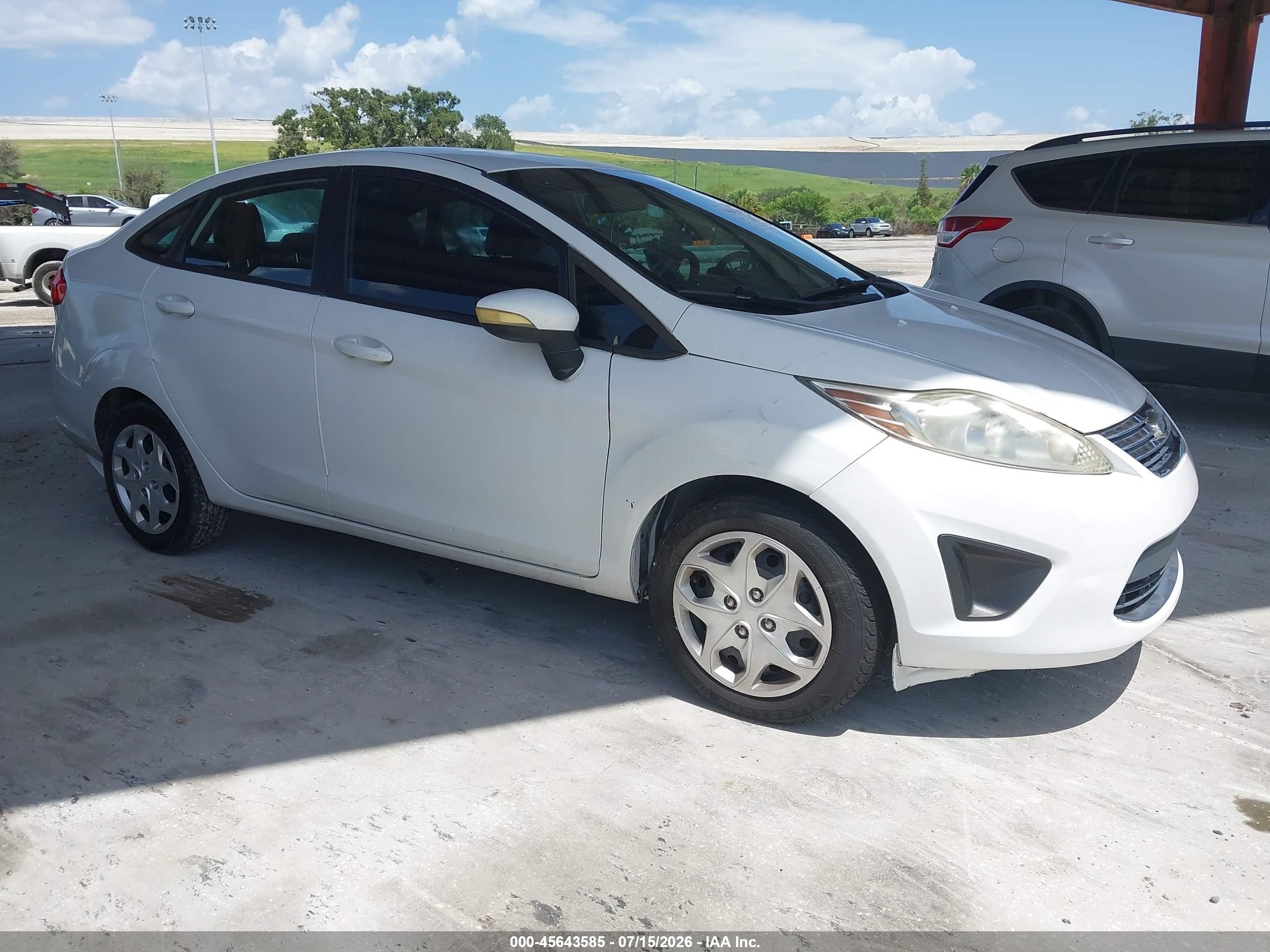 2013 Ford Fiesta SE, VIN 3FADP4BJ8DM158041 — Normal wear