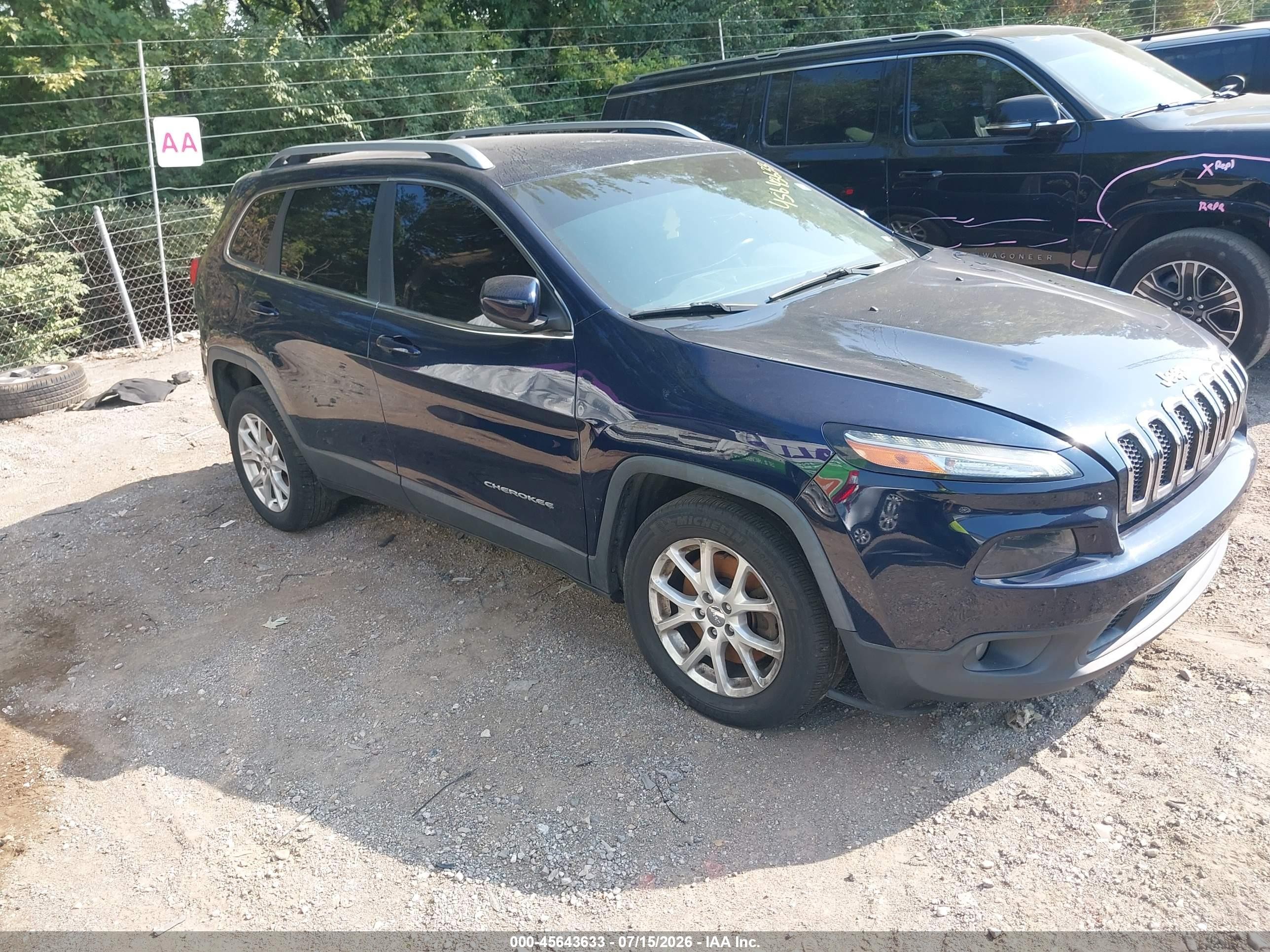 2015 Jeep Cherokee Latitude, VIN 1C4PJLCB7FW712098 — Перед