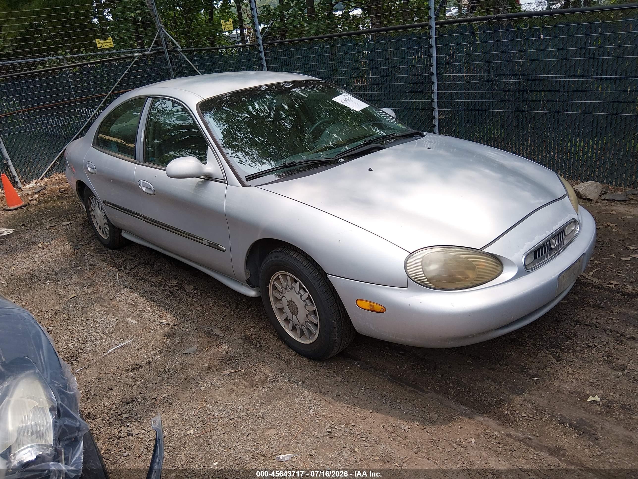 1998 Mercury Sable GS, VIN 1MEFM50U3WA634323 — Normal wear