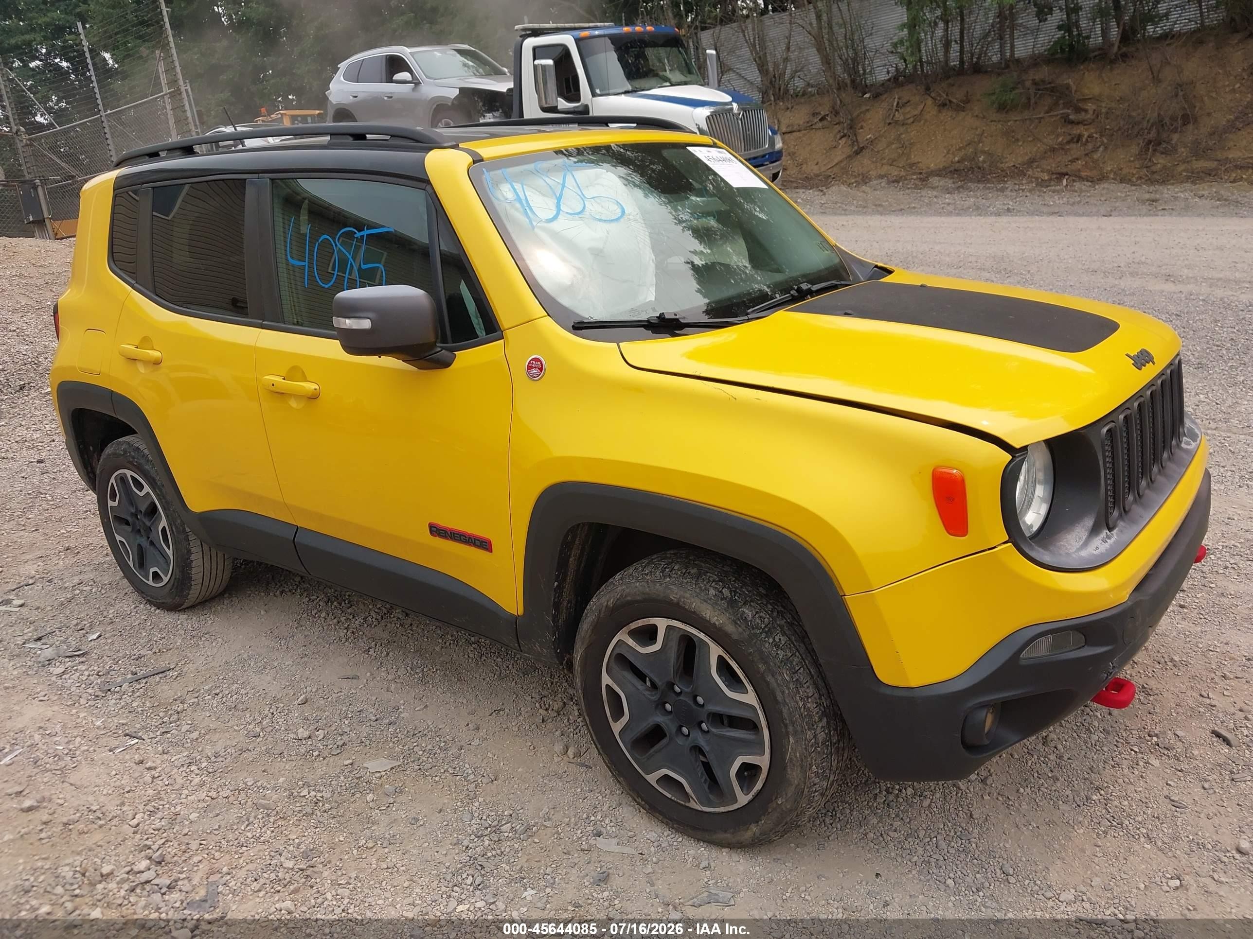 2016 Jeep Renegade Trailhawk, VIN ZACCJBCTXGPD66144 — Front end