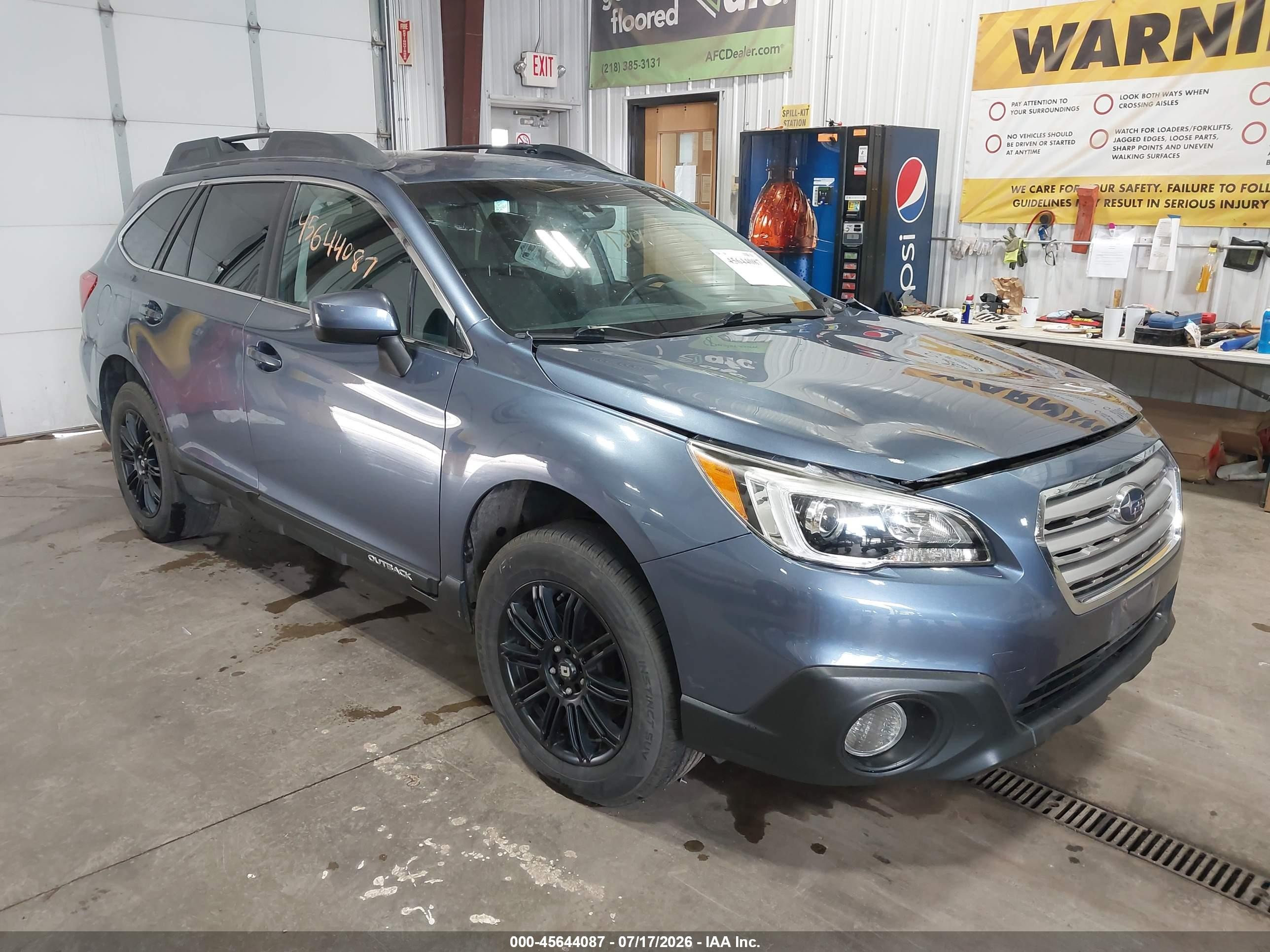 2017 Subaru Outback Premium, VIN 4S4BSACC8H3371301 — Front end