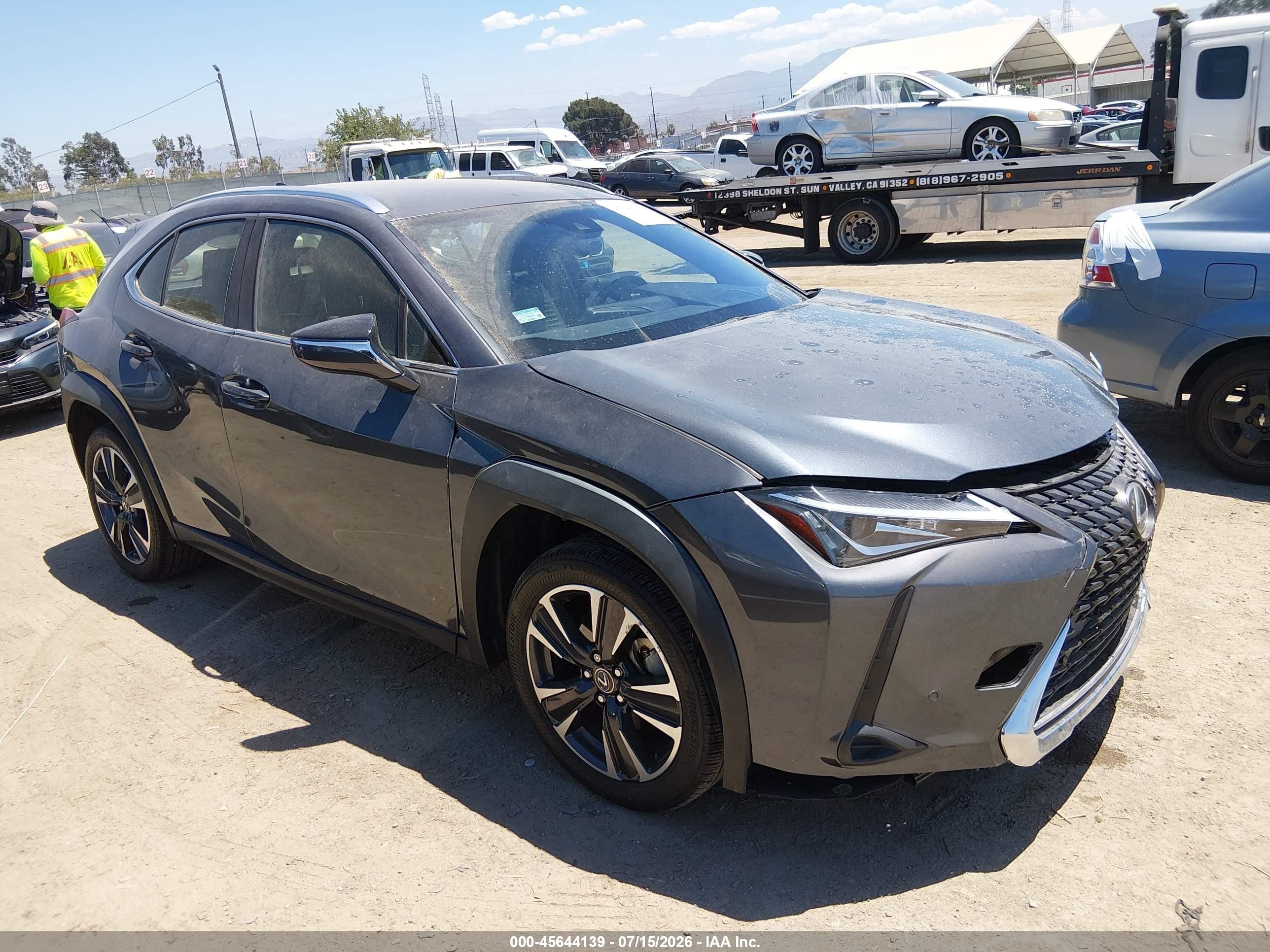 2022 Lexus UX 200, VIN JTHX3JBH5N2045945 — Перед