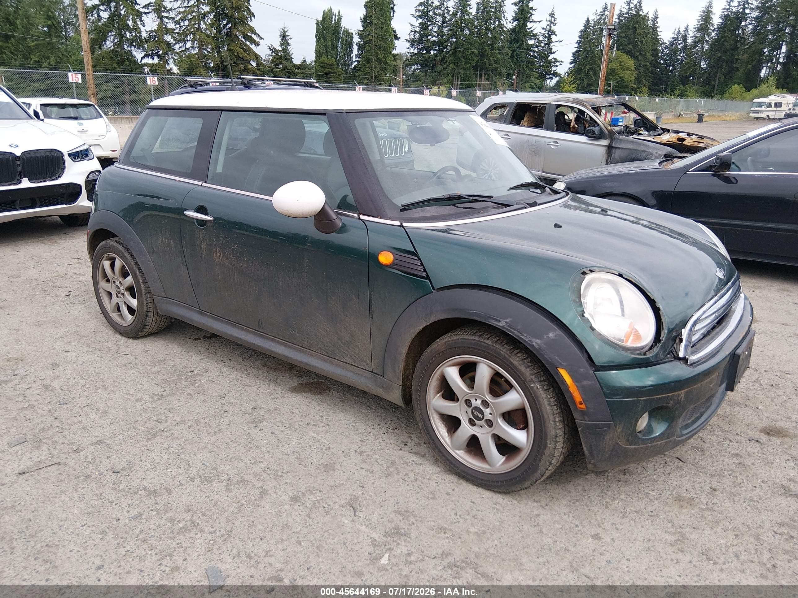2007 MINI Hardtop, VIN WMWMF33567TU60648 — Перед