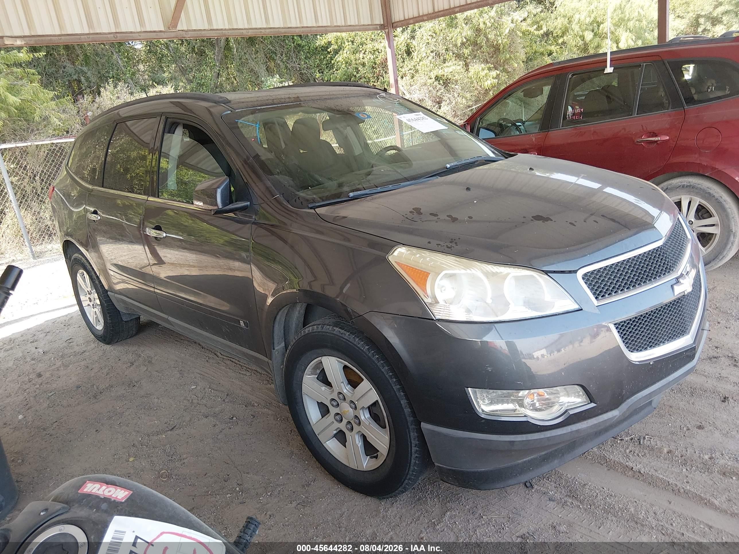 2010 Chevrolet Traverse 1LT, VIN 1GNLVFEDXAS138817 — Side