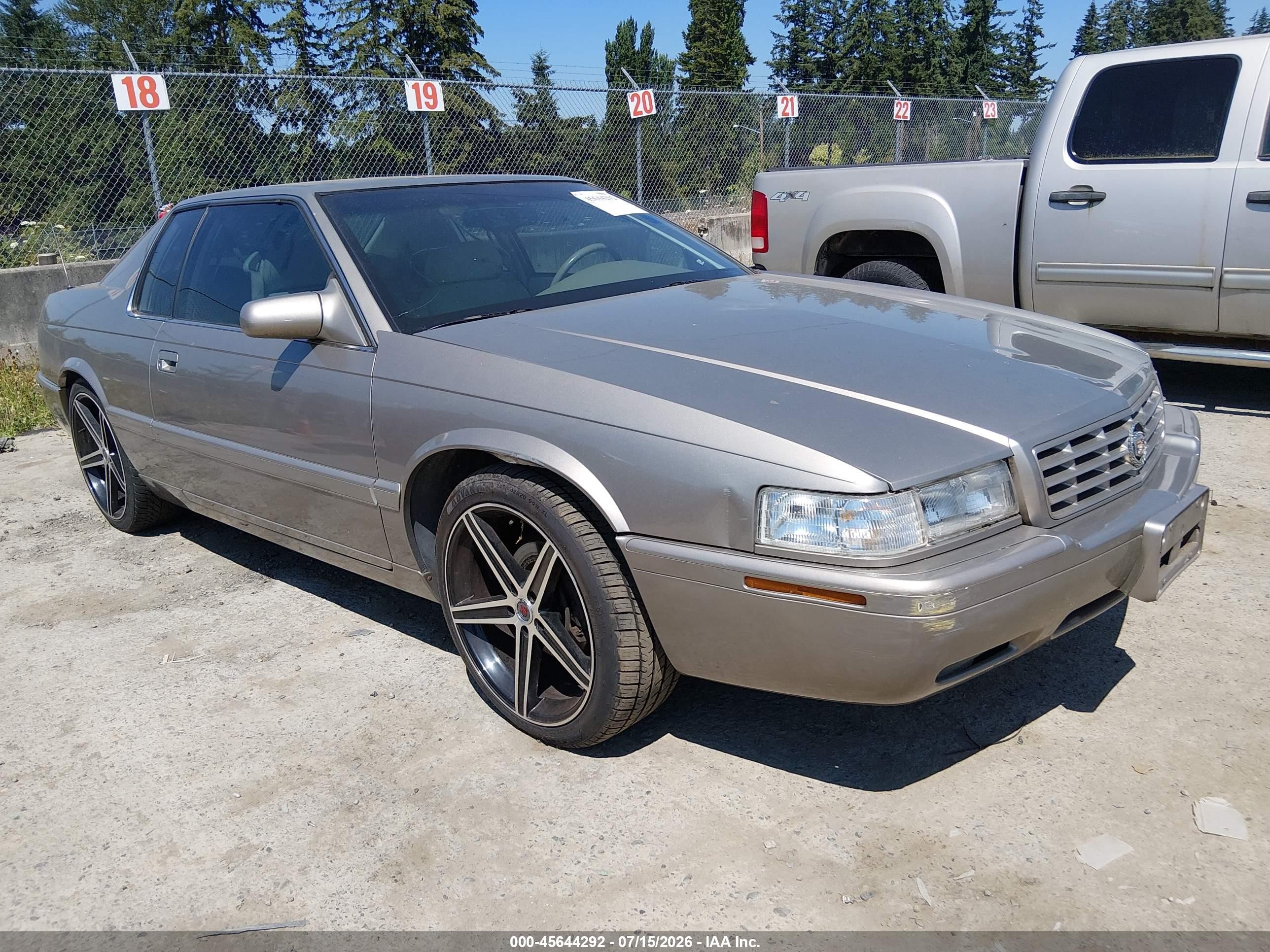 2001 Cadillac Eldorado Touring ETC, VIN 1G6ET129X1B108973 — Normal wear