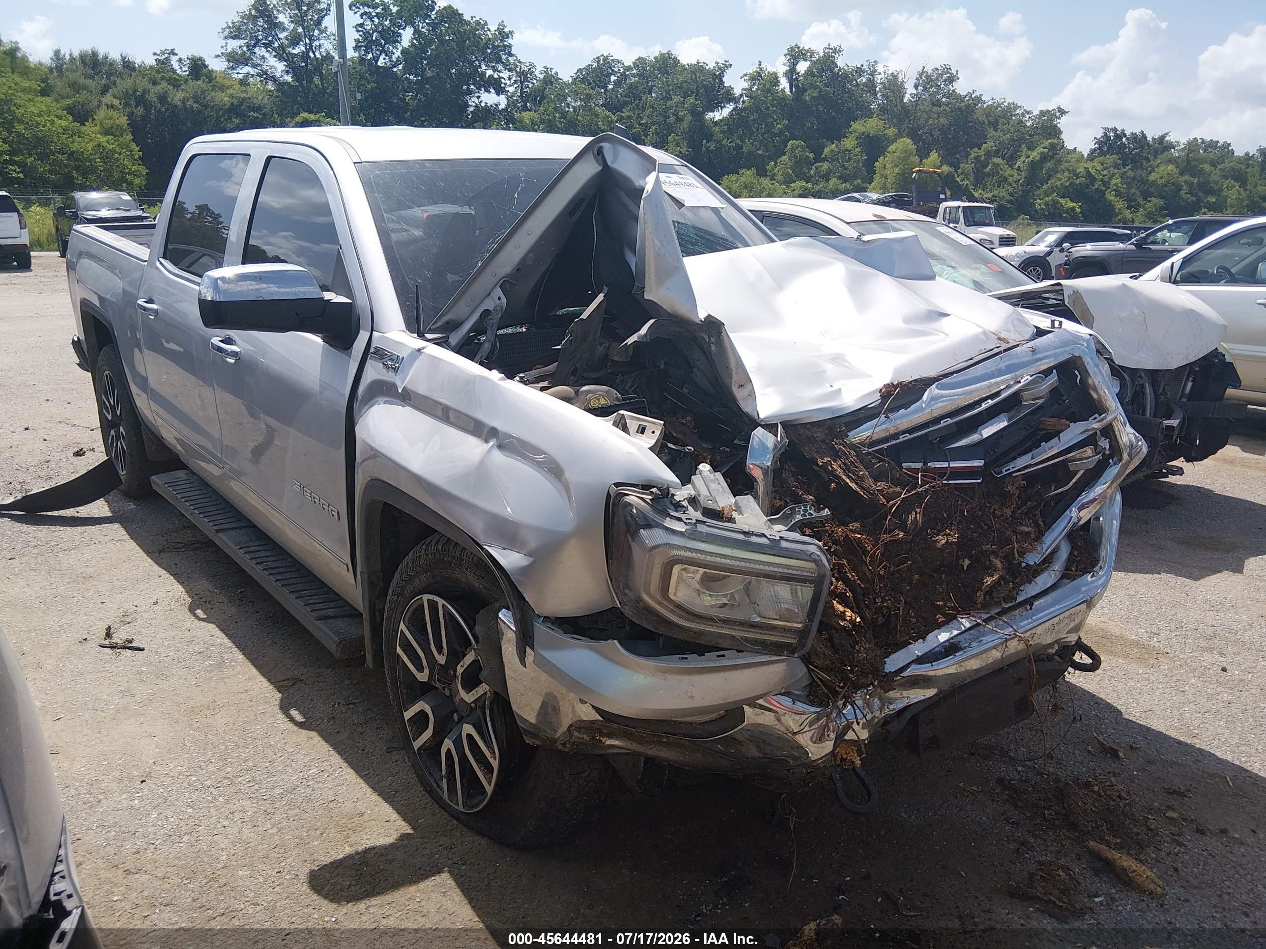 2018 GMC Sierra 1500 SLT, VIN 3GTU2NECXJG493100 — Перед
