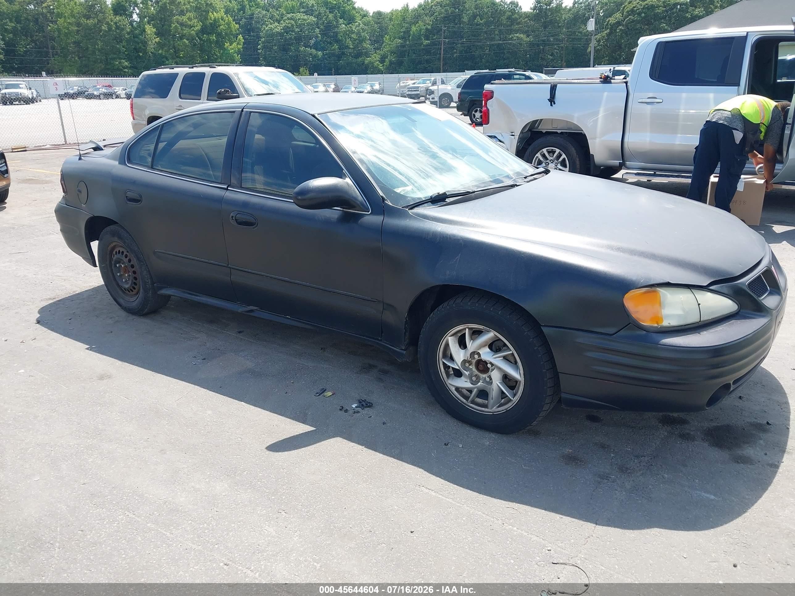 2003 Pontiac Grand Am SE1, VIN 1G2NF52E33C236417 — Normal wear