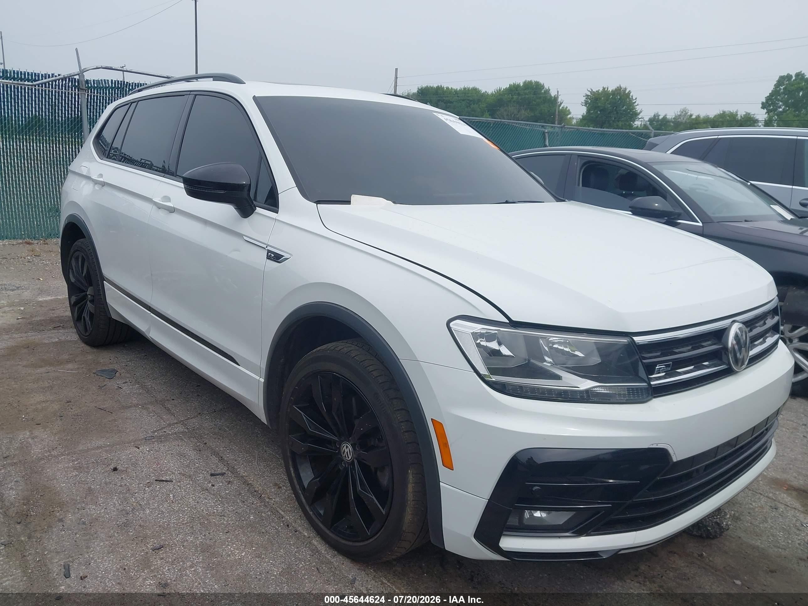 2020 Volkswagen Tiguan SE, VIN 3VV2B7AX3LM106646 — Side