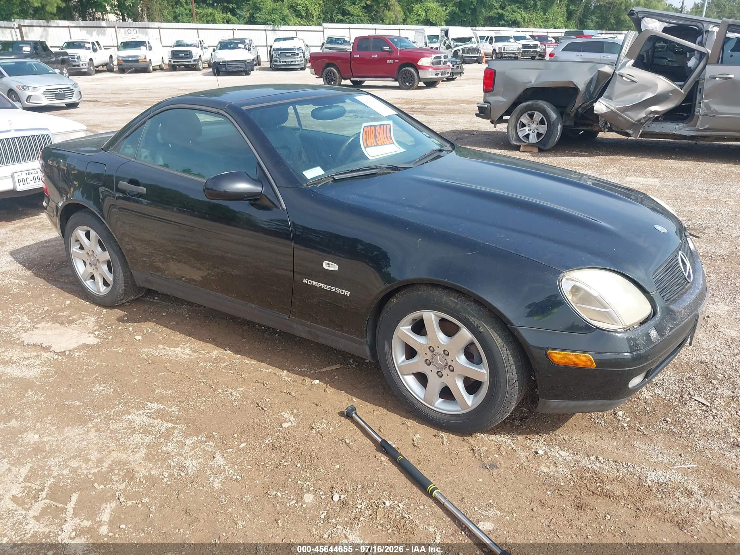 1999 Mercedes-Benz SLK 230/320, VIN WDBKK47F5XF111623 — Normal wear