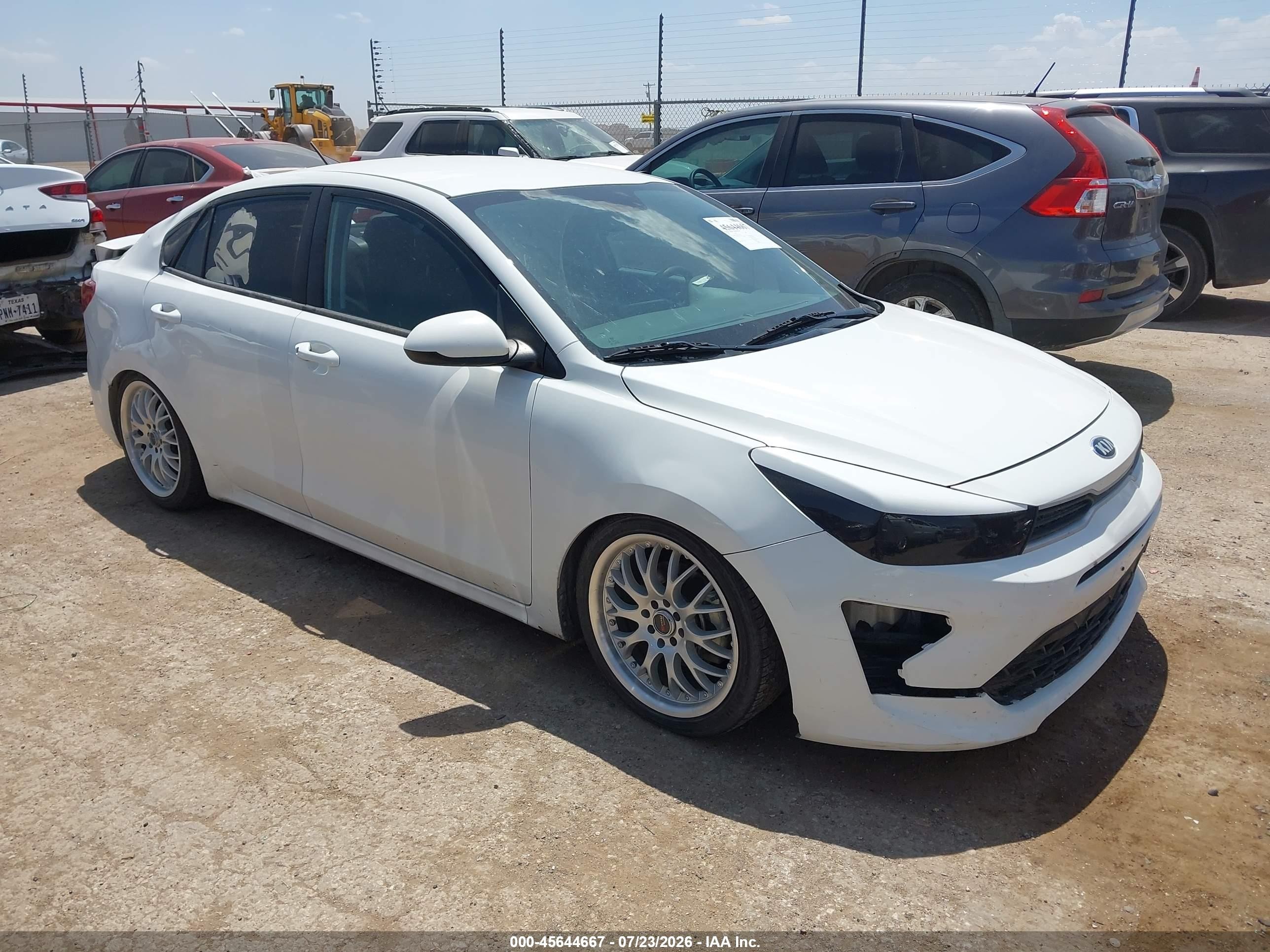 2021 Kia Rio S, VIN 3KPA24AD2ME412182 — Зад