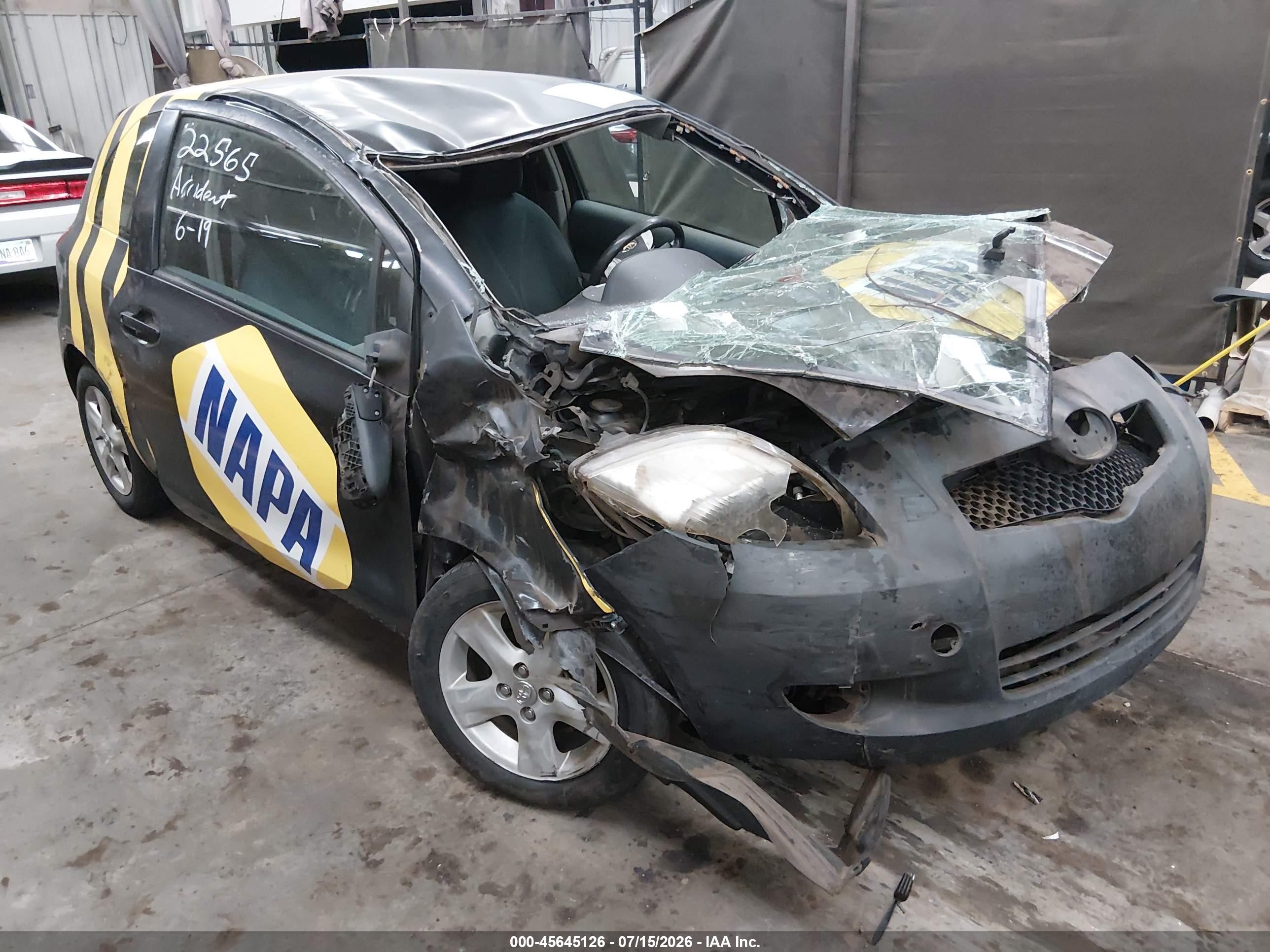 2007 Toyota Yaris, VIN JTDJT903X75049665 — Перед