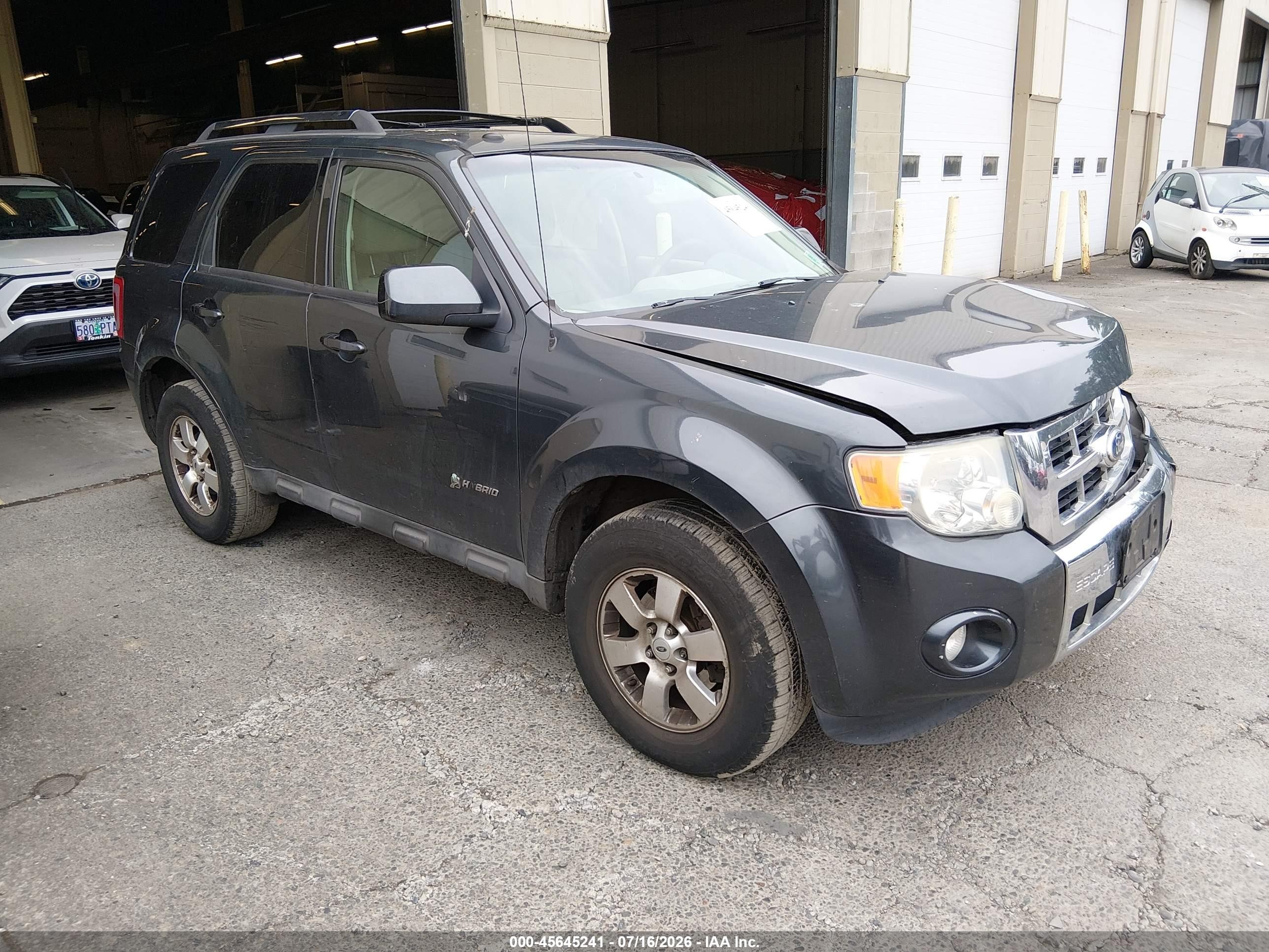 2010 Ford Escape Hybrid, VIN 1FMCU5K30AKB79681 — Front end