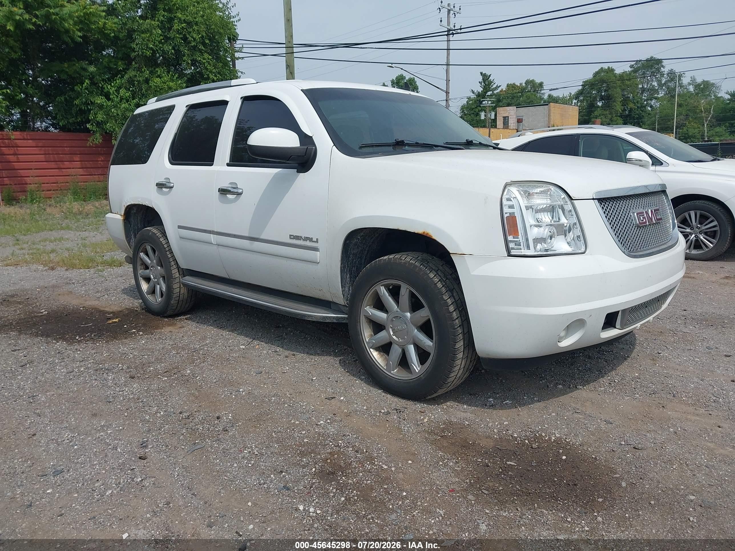 2011 GMC Yukon Denali, VIN 1GKS2EEF7BR252215 — Normal wear