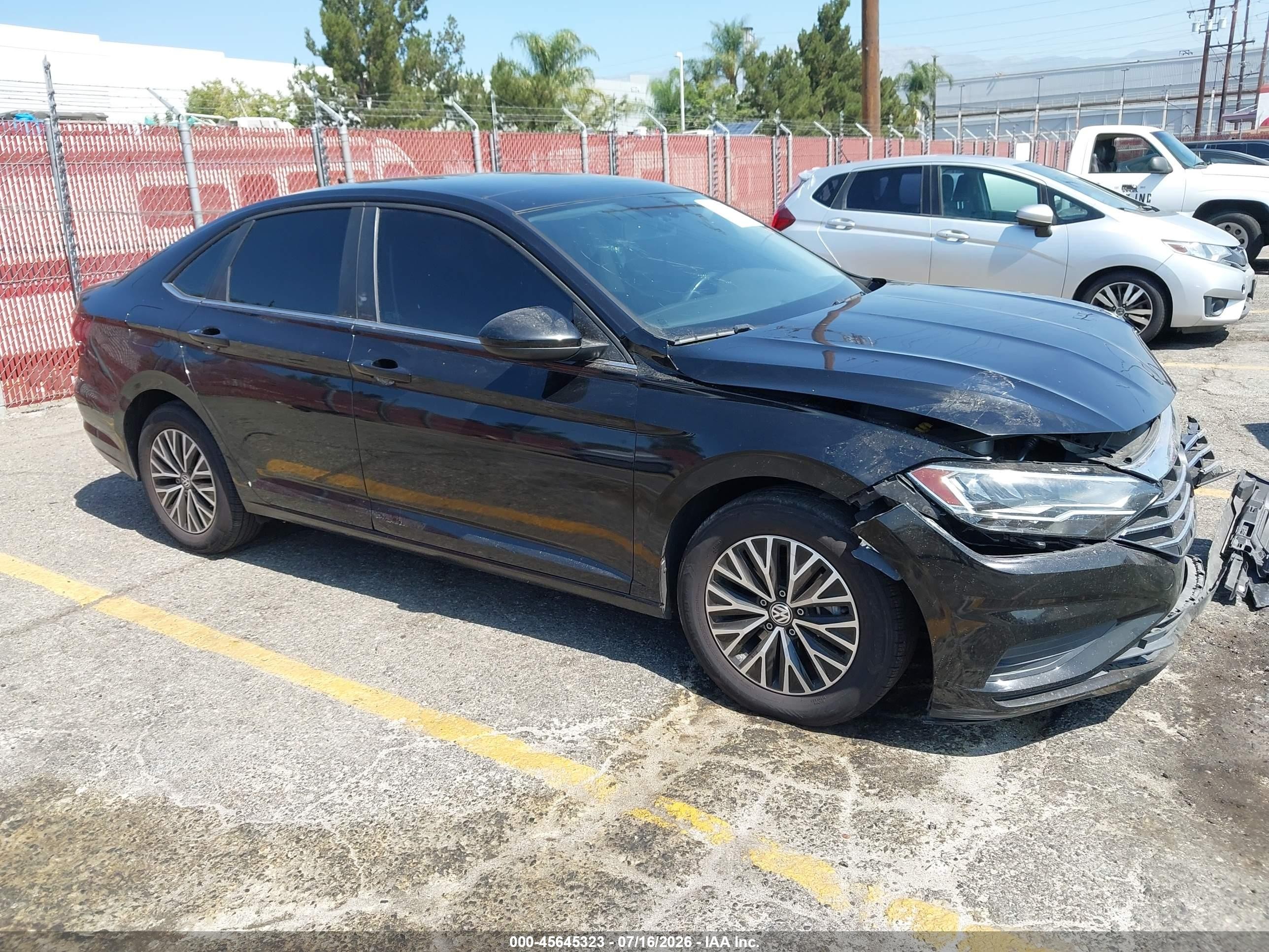 2021 Volkswagen Jetta S, VIN 3VWC57BU1MM030115 — Перед