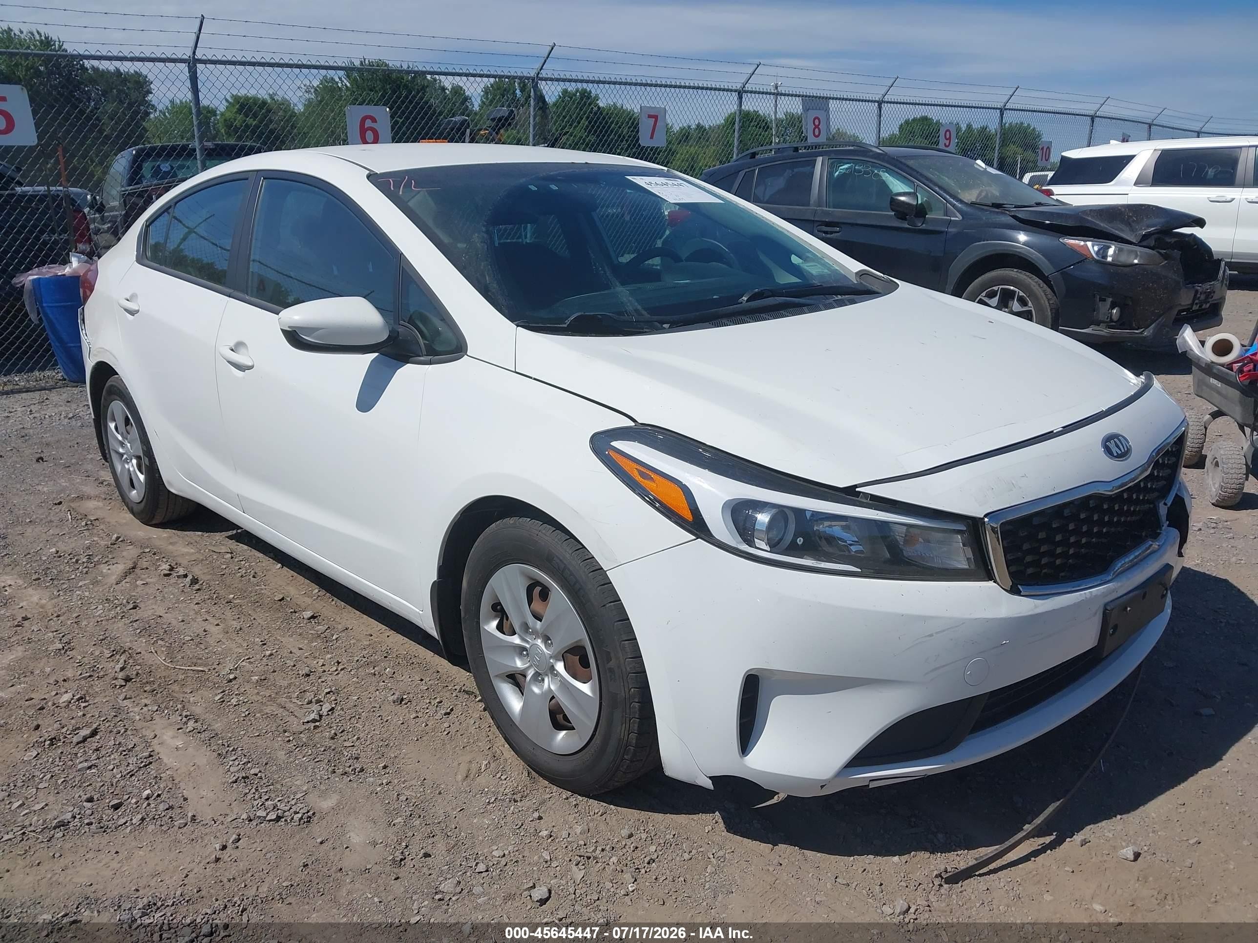 2017 Kia Forte LX, VIN 3KPFK4A72HE089287 — Front end