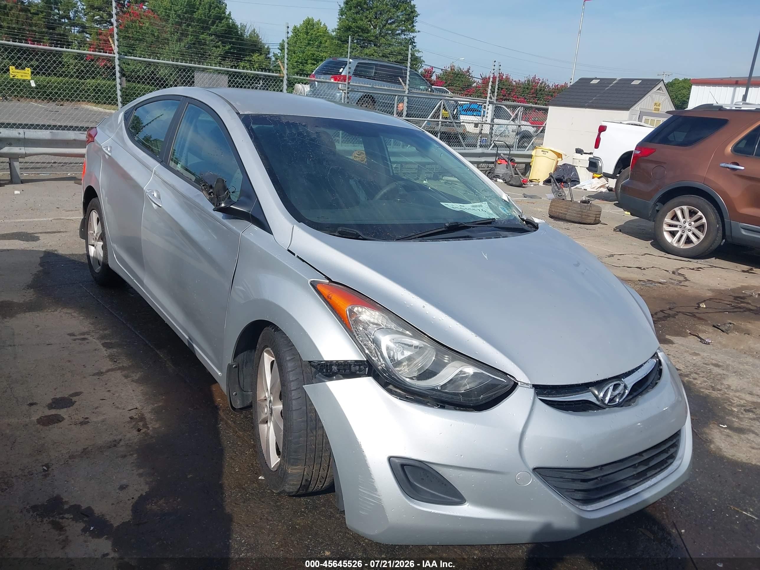 2013 Hyundai Elantra Limited, VIN KMHDH4AE4DU937326 — Side