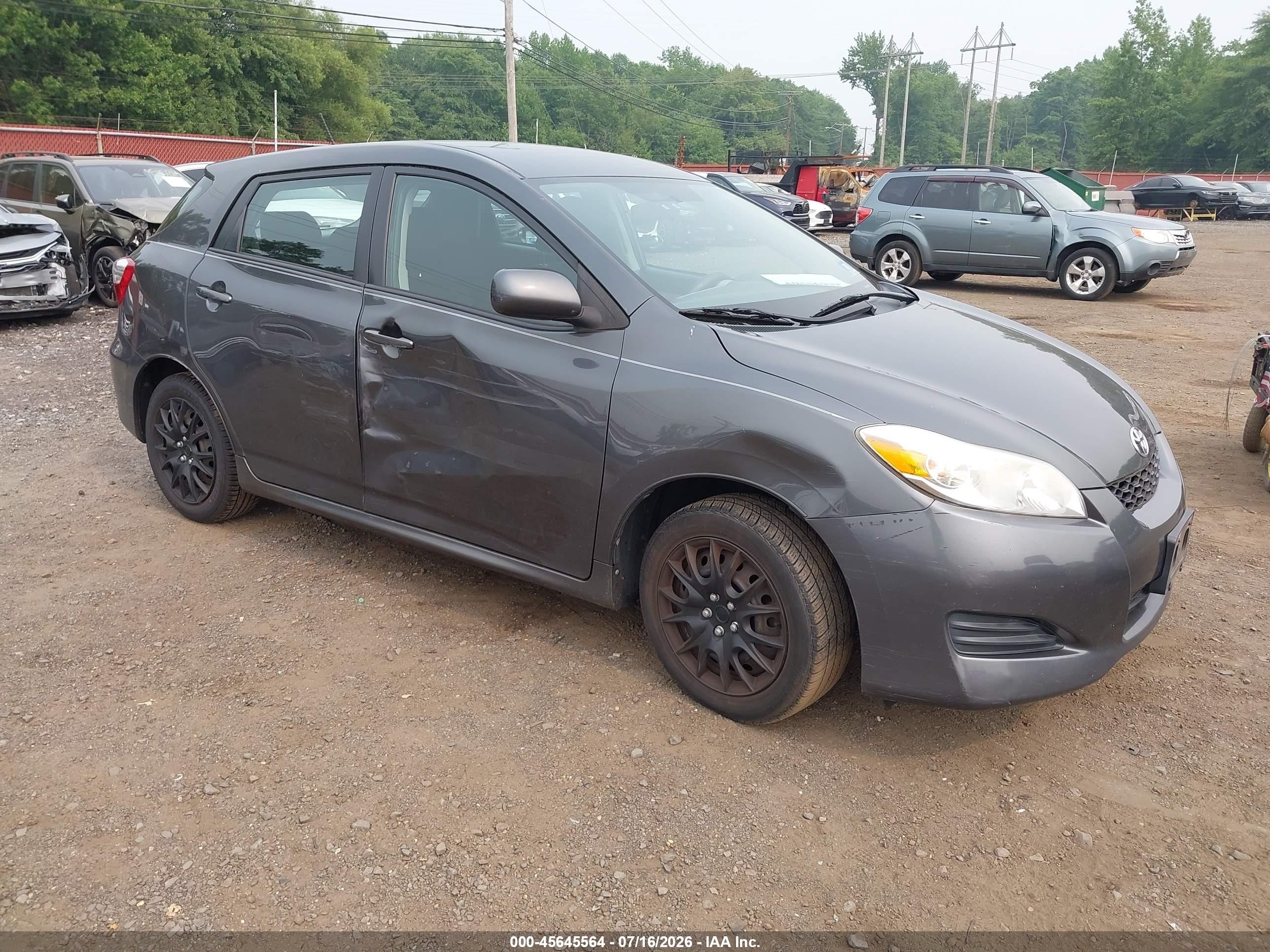 2011 Toyota Matrix, VIN 2T1KU4EE7BC737469 — Side
