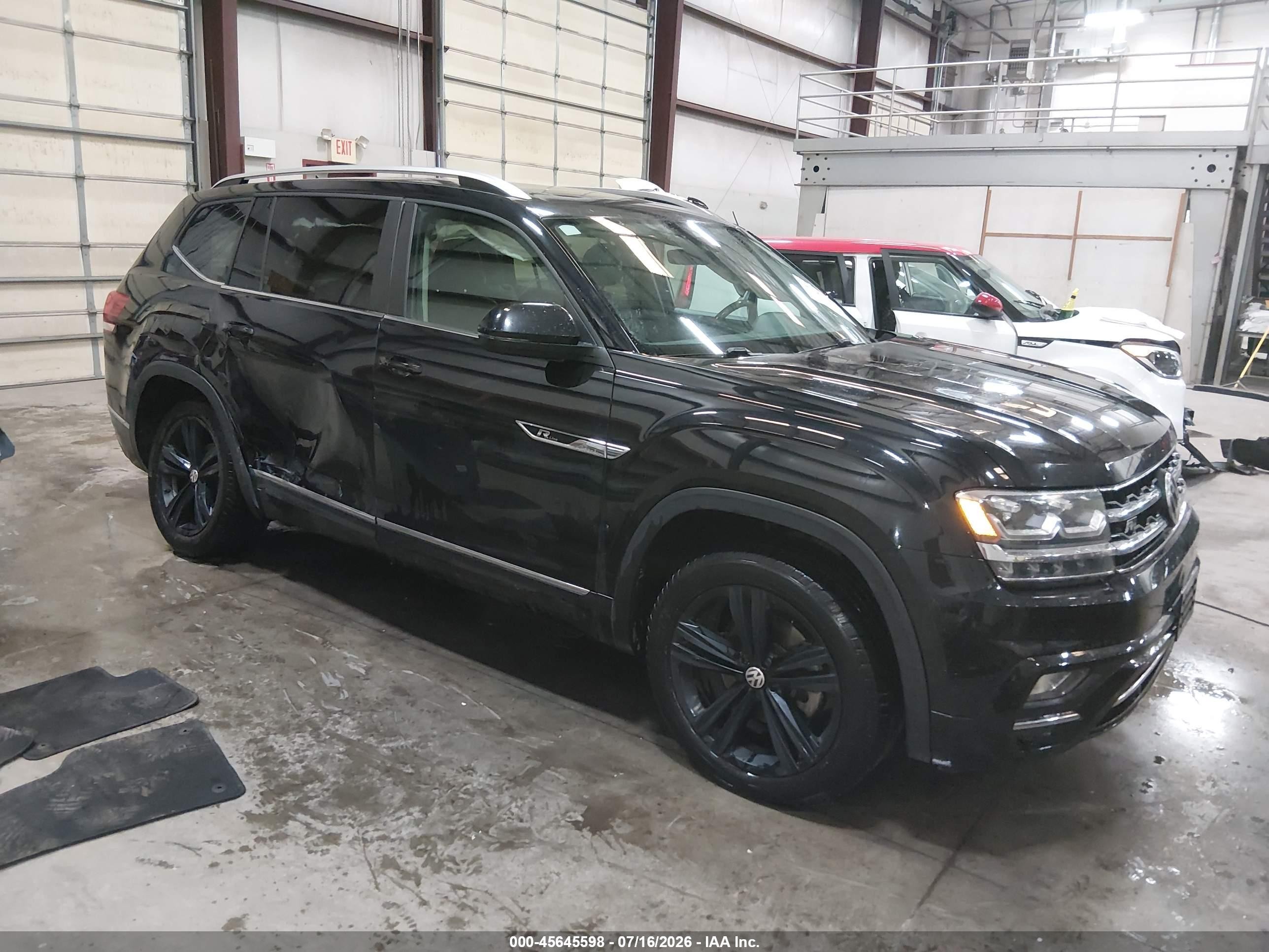 2018 Volkswagen Atlas SEL, VIN 1V2RR2CA0JC530593 — Rear end