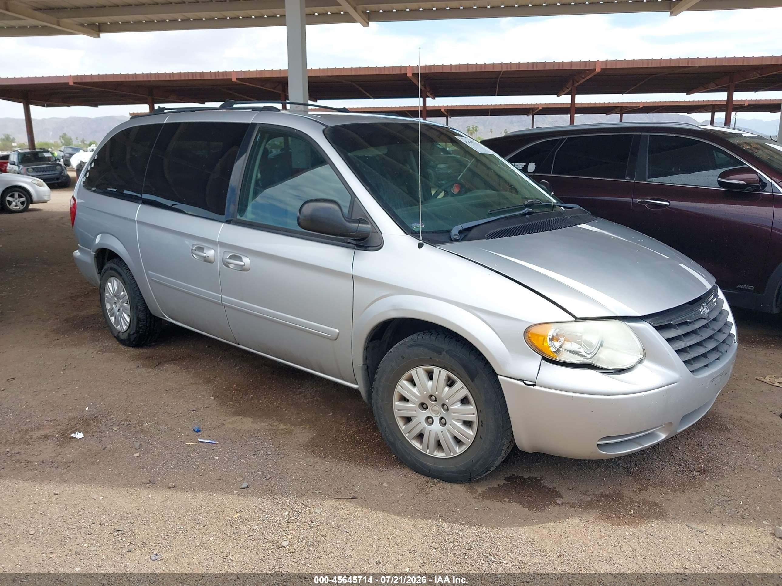 2005 Chrysler Town & Country LX, VIN 2C4GP44R95R445053 — Normal wear