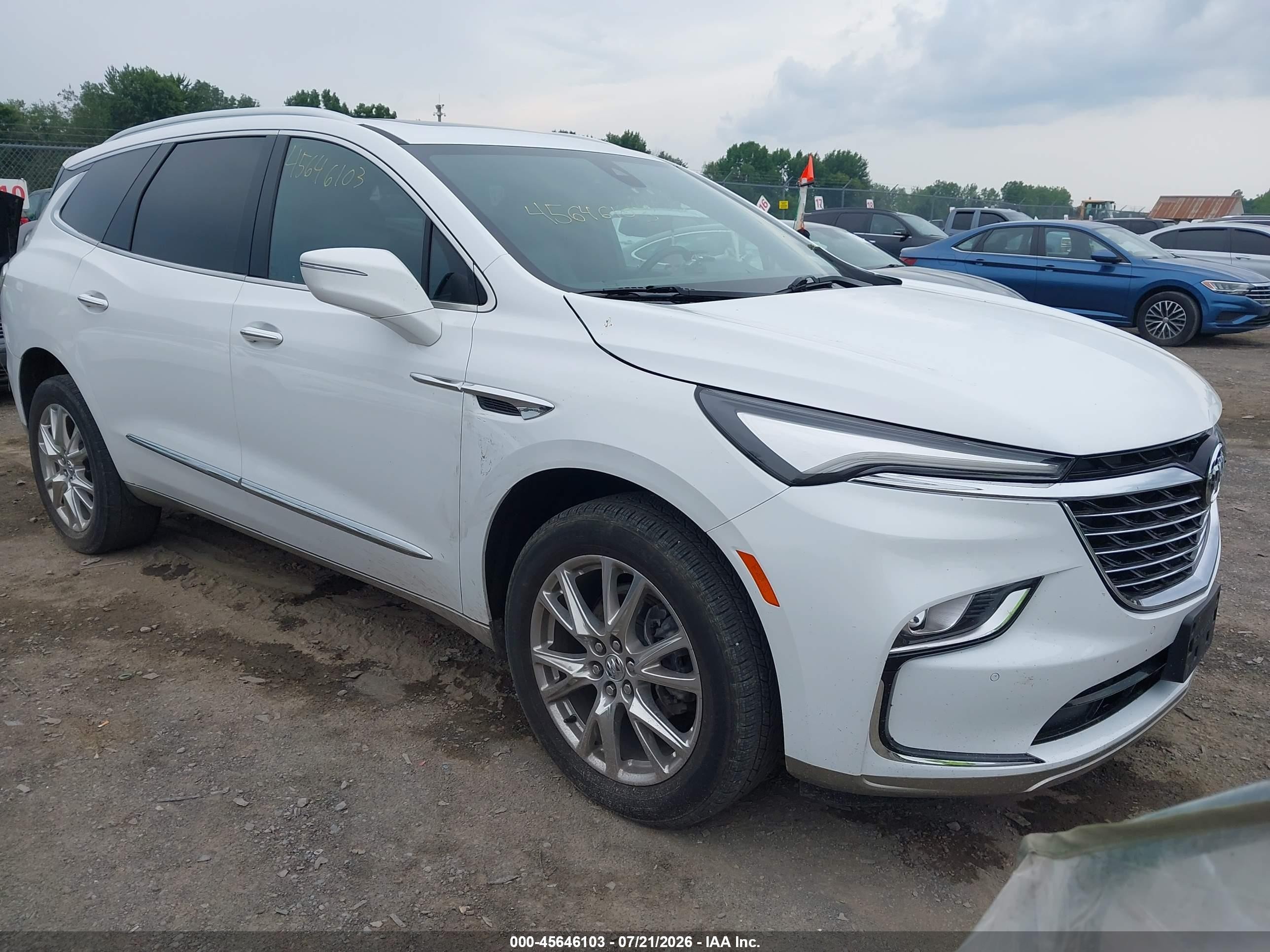 2023 Buick Enclave Essence, VIN 5GAEVAKWXPJ182455 — Зад
