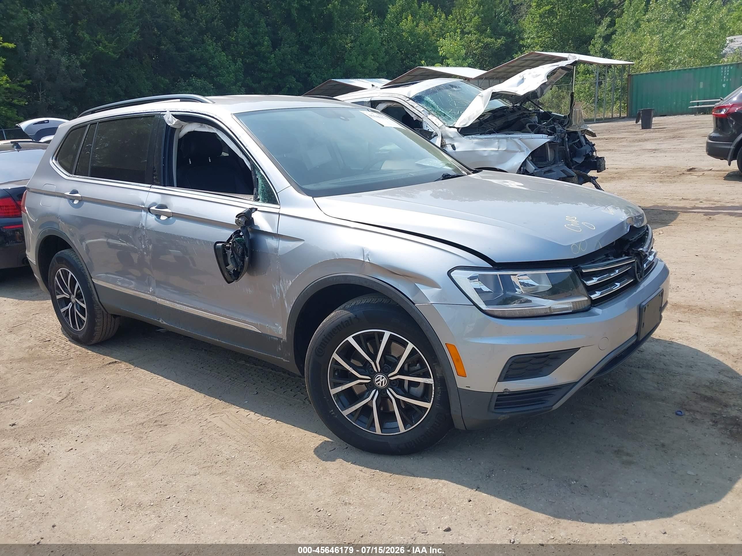 2021 Volkswagen Tiguan SE, VIN 3VV2B7AX8MM008780 — Front end