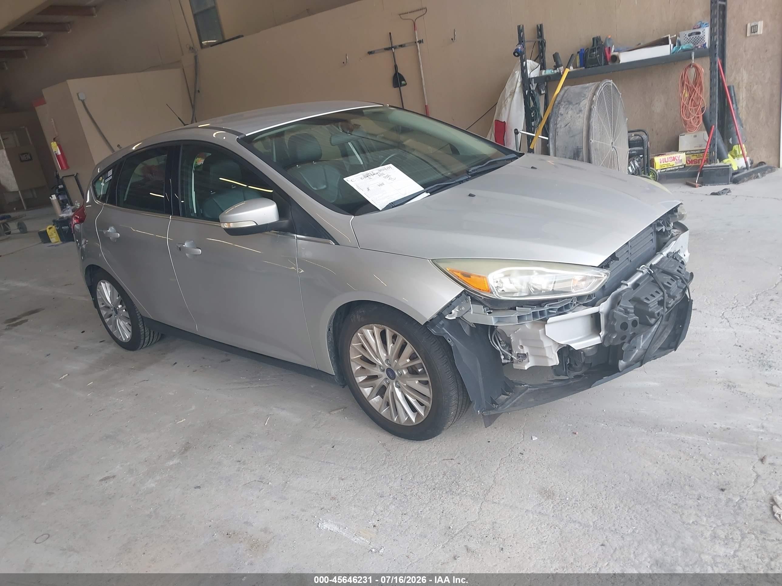 2015 Ford Focus Titanium, VIN 1FADP3N22FL273365 — Front end