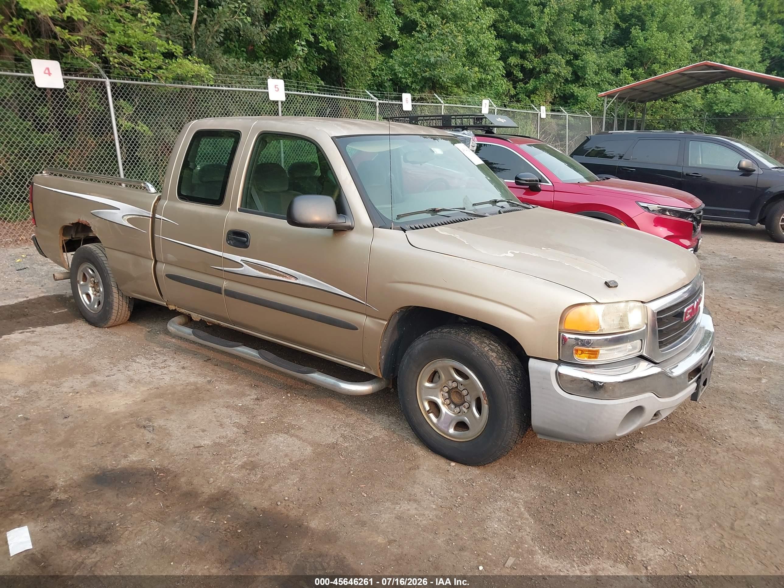 2004 GMC Sierra 1500 SLE, VIN 2GTEC19V841133665 — Normal wear