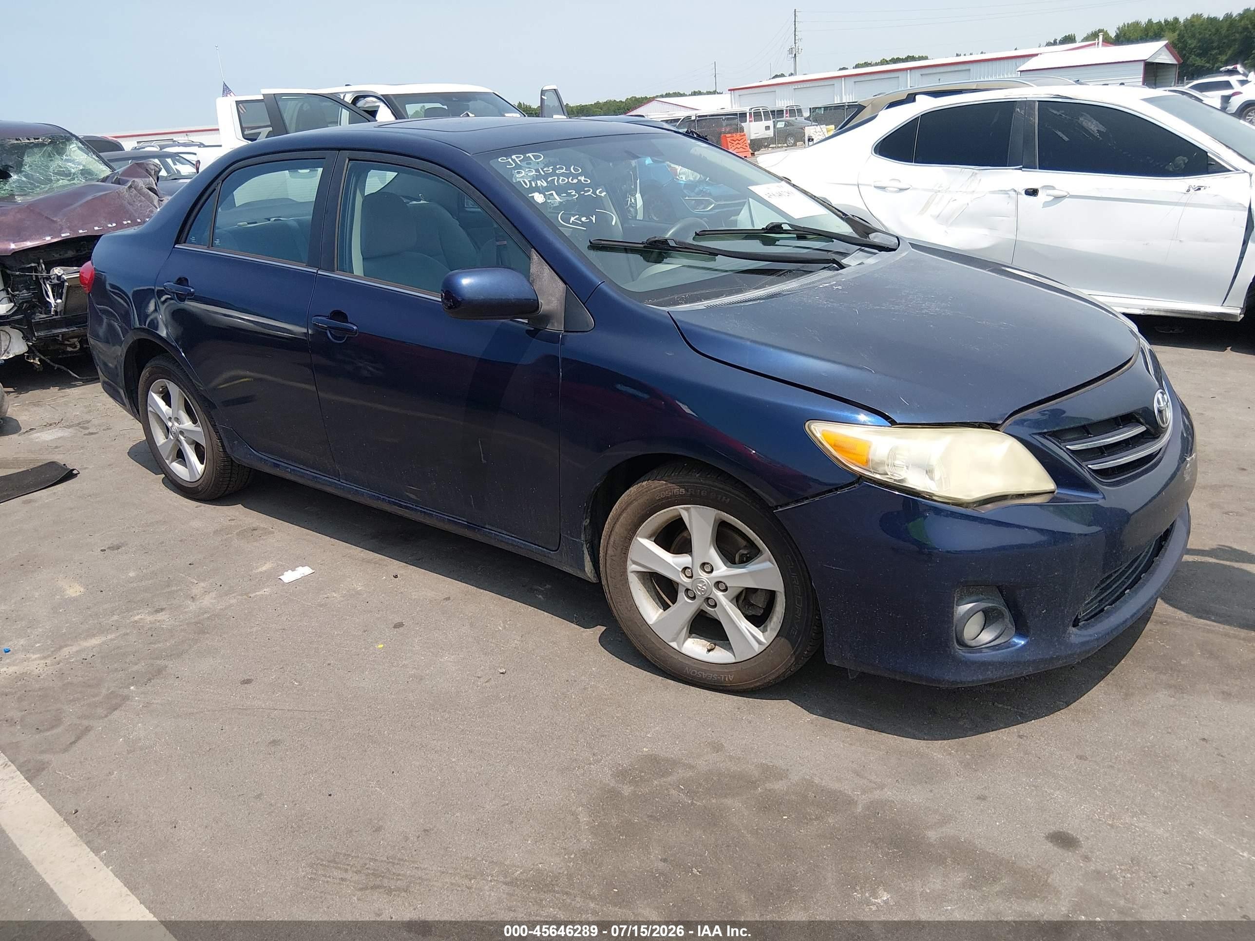 2013 Toyota Corolla LE, VIN 5YFBU4EE0DP177068 — Перед