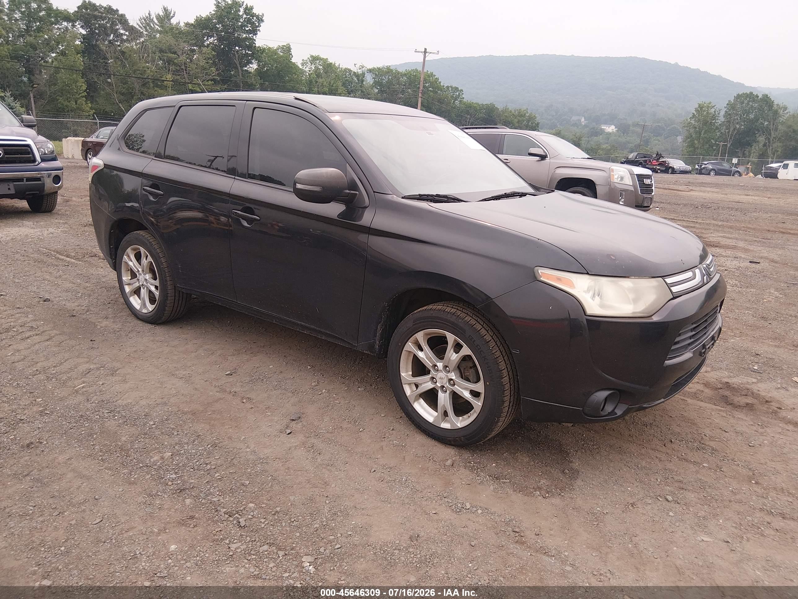2014 Mitsubishi Outlander SE, VIN JA4AD3A35EZ012239 — Normal wear