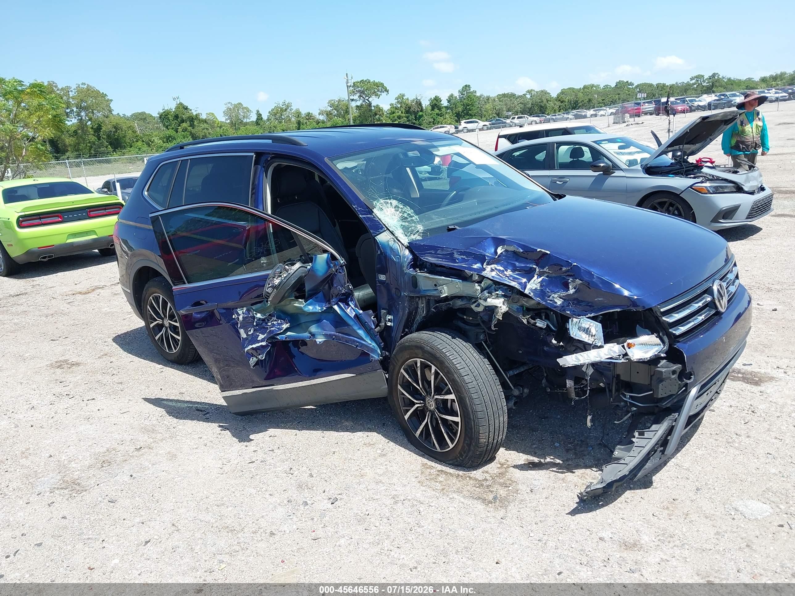 2021 Volkswagen Tiguan SE, VIN 3VV3B7AX8MM127577 — Front end