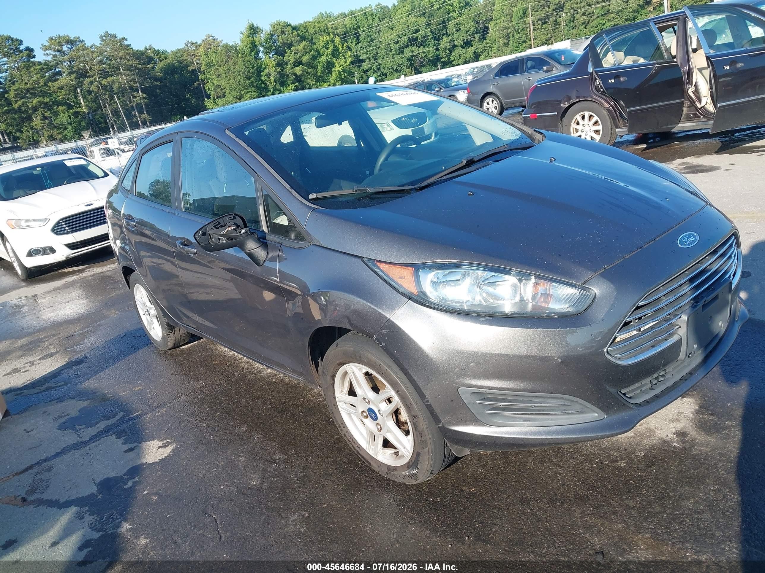 2018 Ford Fiesta SE, VIN 3FADP4BJ5JM144819 — Normal wear