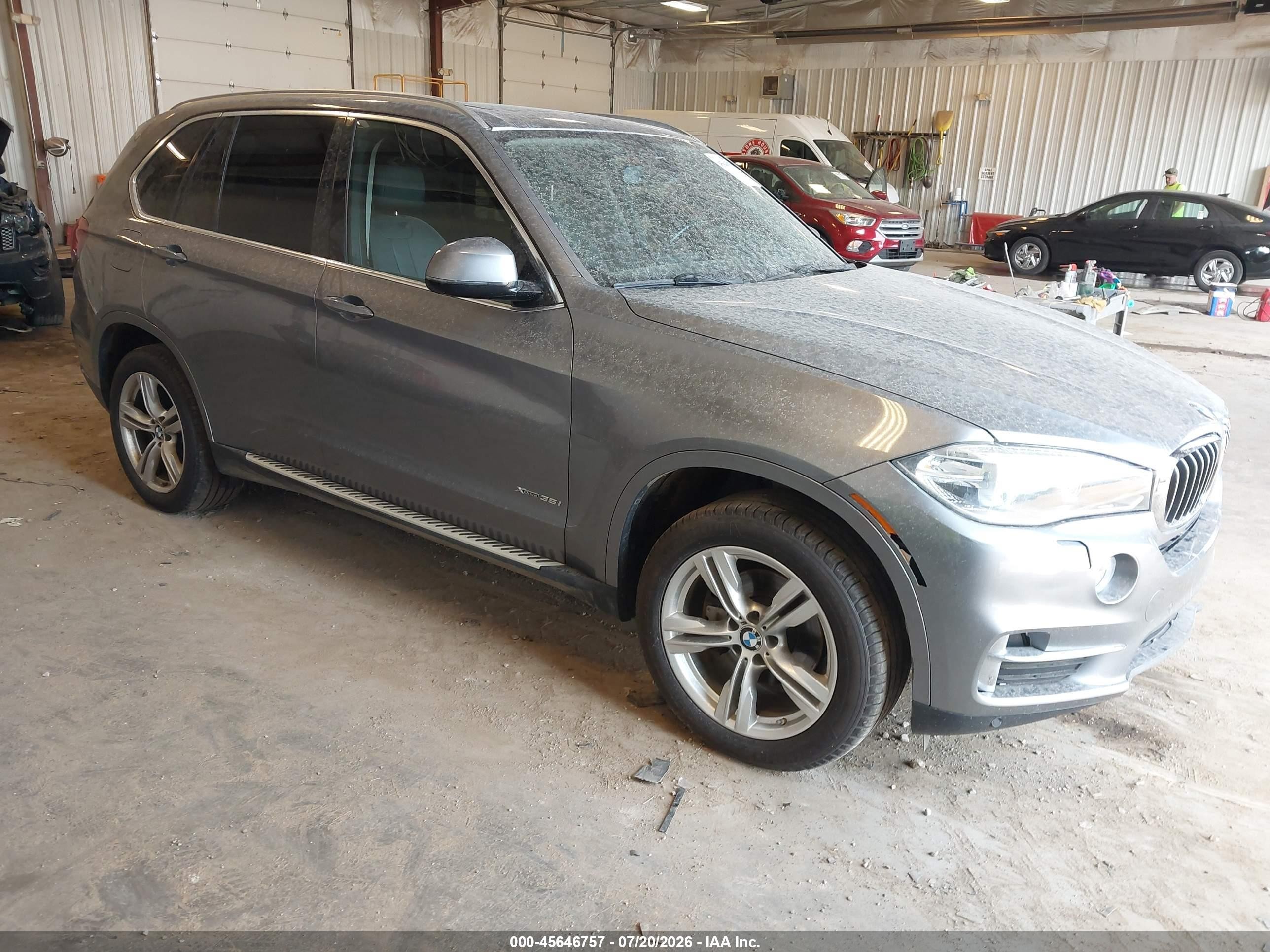 2014 BMW X5 xDrive35i, VIN 5UXKR0C54E0K45329 — Бок