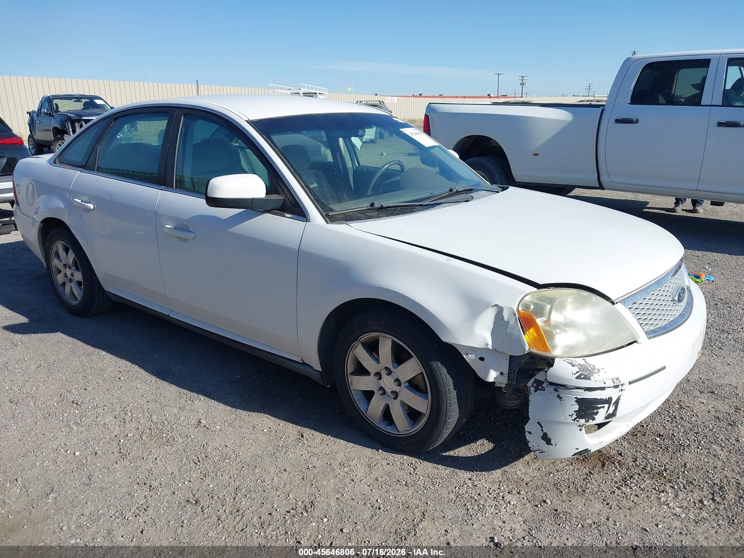 2007 Ford Five Hundred SEL, VIN 1FAHP24117G145021 — Front end