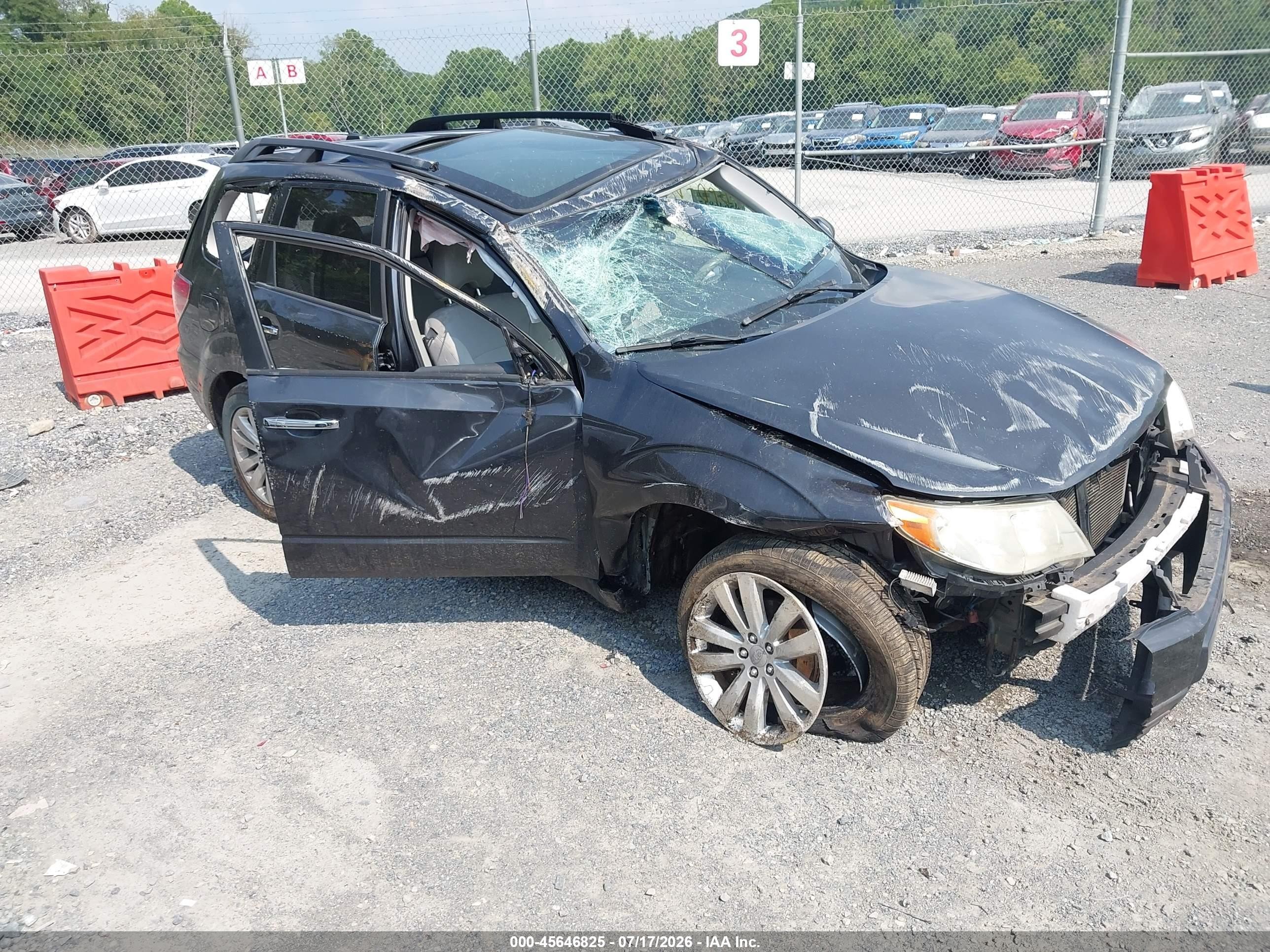 2013 Subaru Forester X Premium, VIN JF2SHADC8DH410193 — Опрокидывание