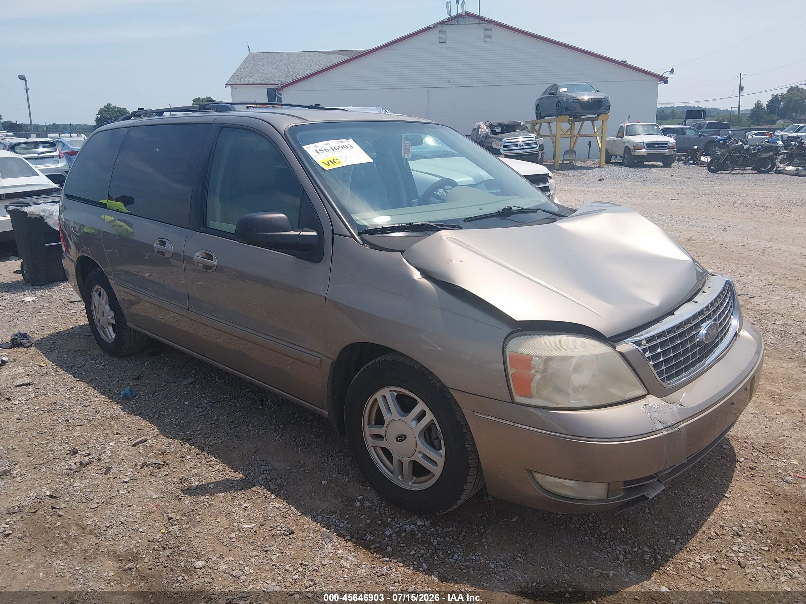 2004 Ford Freestar SEL, VIN 2FMZA522X4BA75935 — Front end