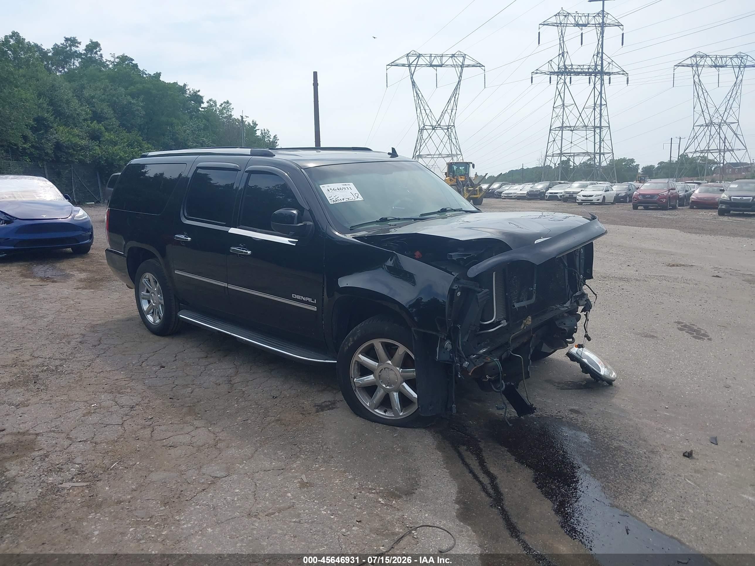 2013 GMC Yukon XL Denali, VIN 1GKS2MEF7DR184592 — Перед