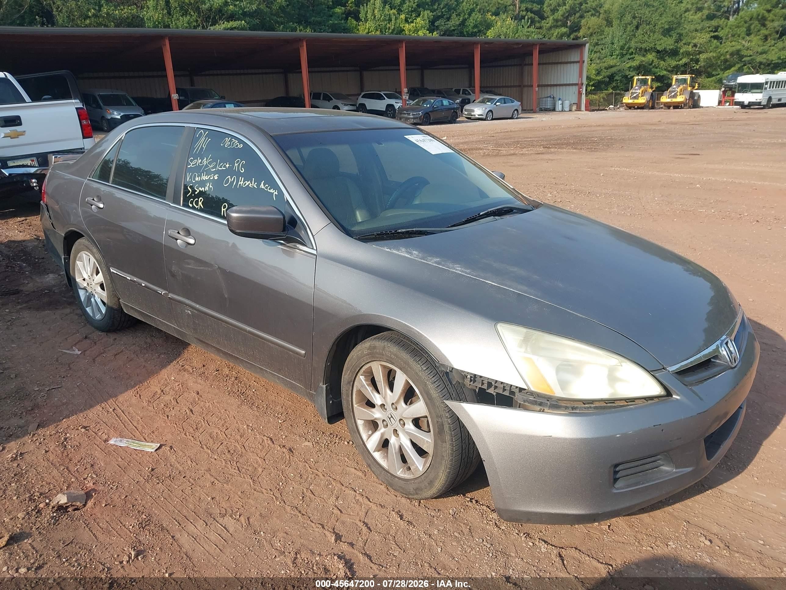 2007 Honda Accord EX-L, VIN 1HGCM665X7A063300 — Перед