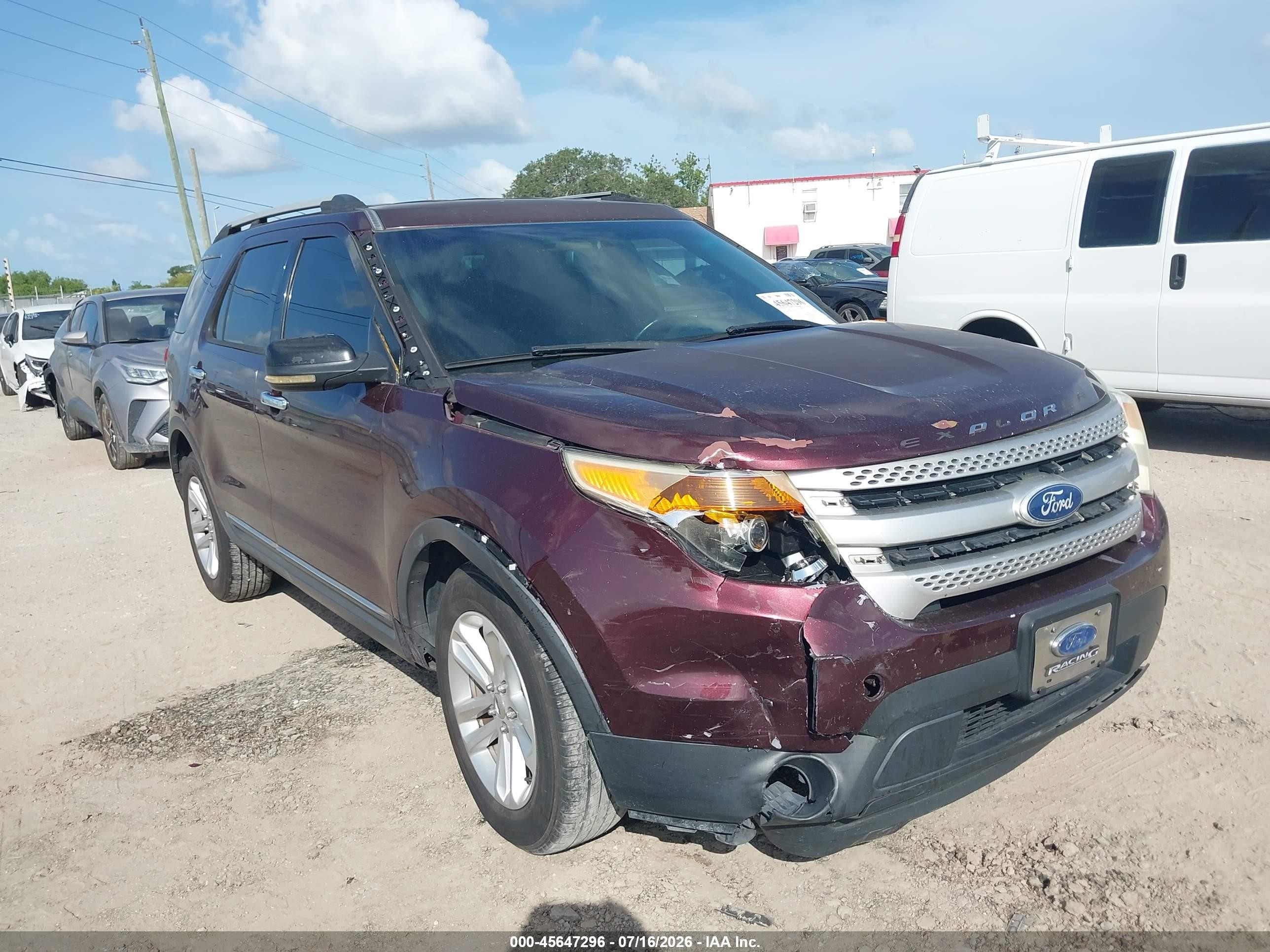 2011 Ford Explorer XLT, VIN 1FMHK7D86BGA05005 — Перед