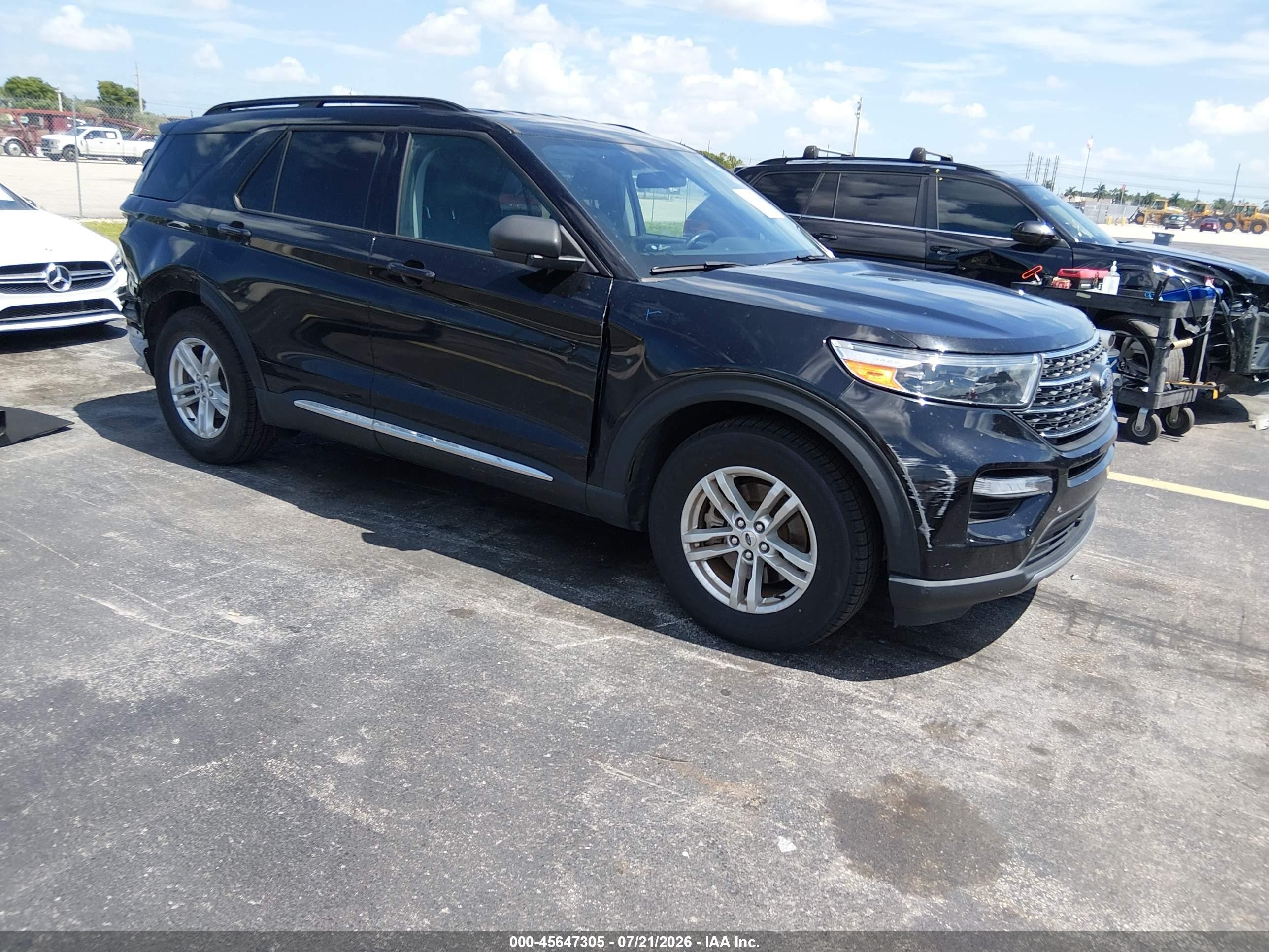 2022 Ford Explorer XLT, VIN 1FMSK7DH3NGA39610 — Rear end