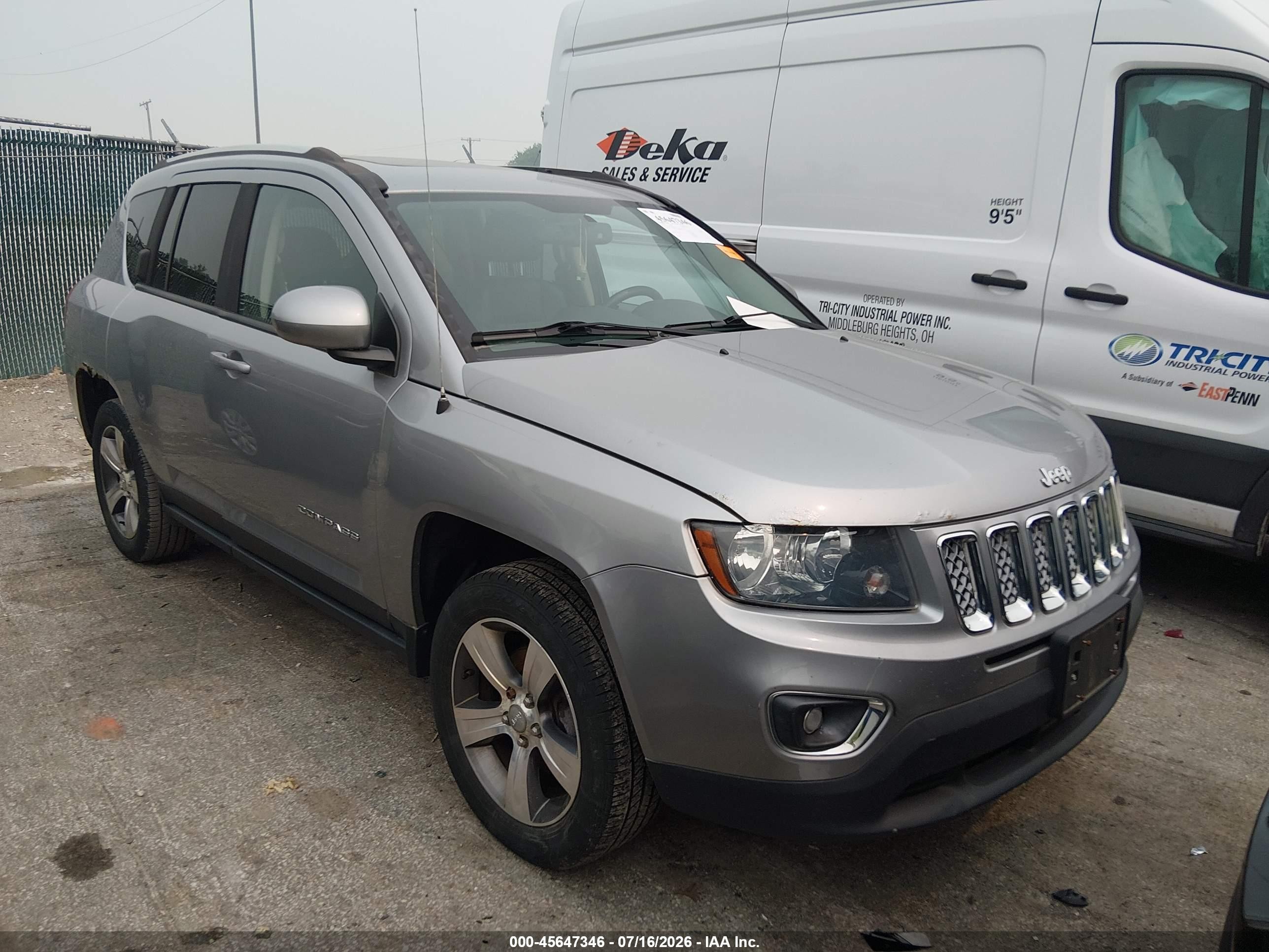 2016 Jeep Compass Latitude, VIN 1C4NJCEA9GD735956 — Normal wear