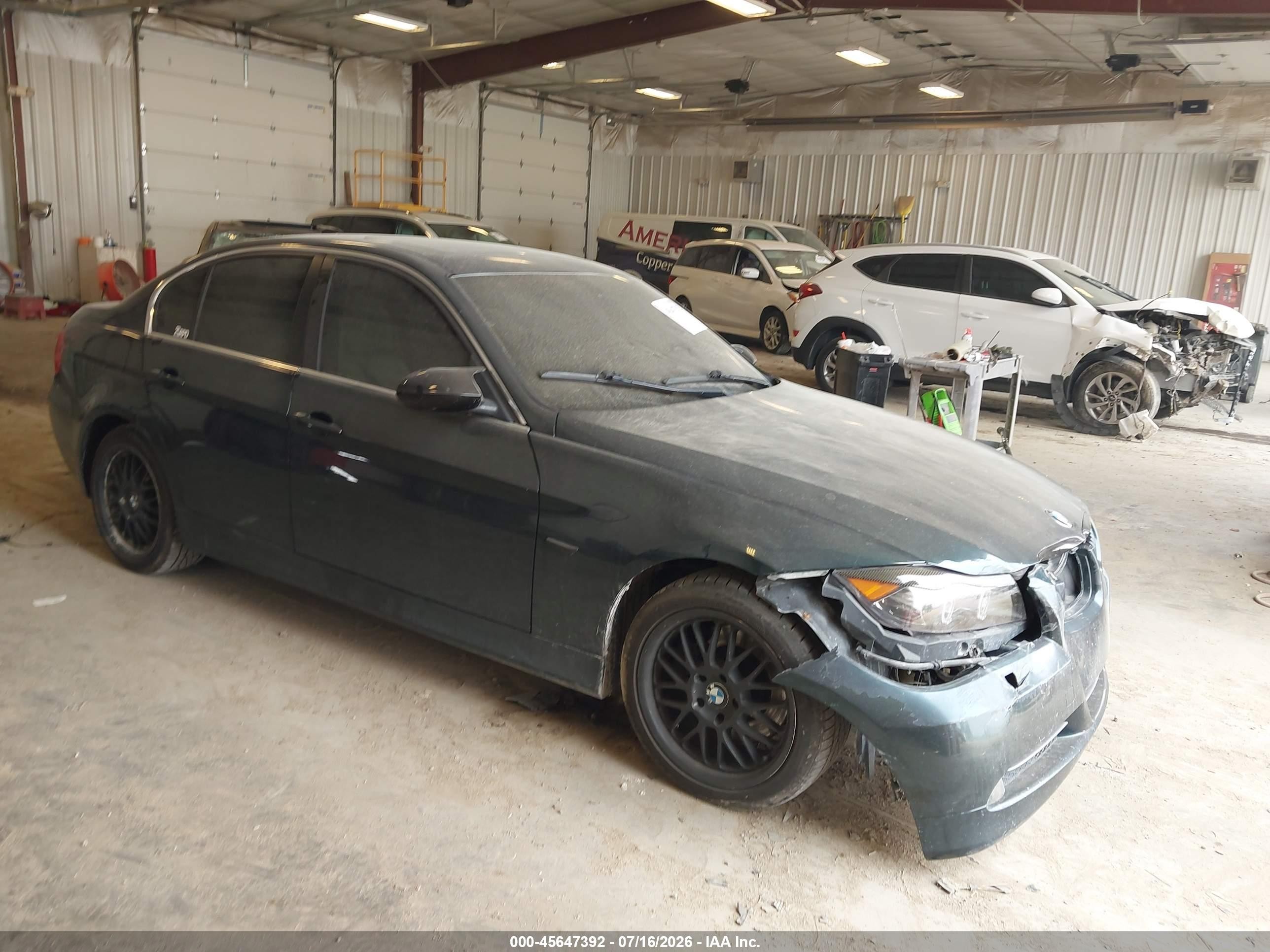 2006 BMW 3 Series 330xi, VIN WBAVD33546KL51782 — Перед