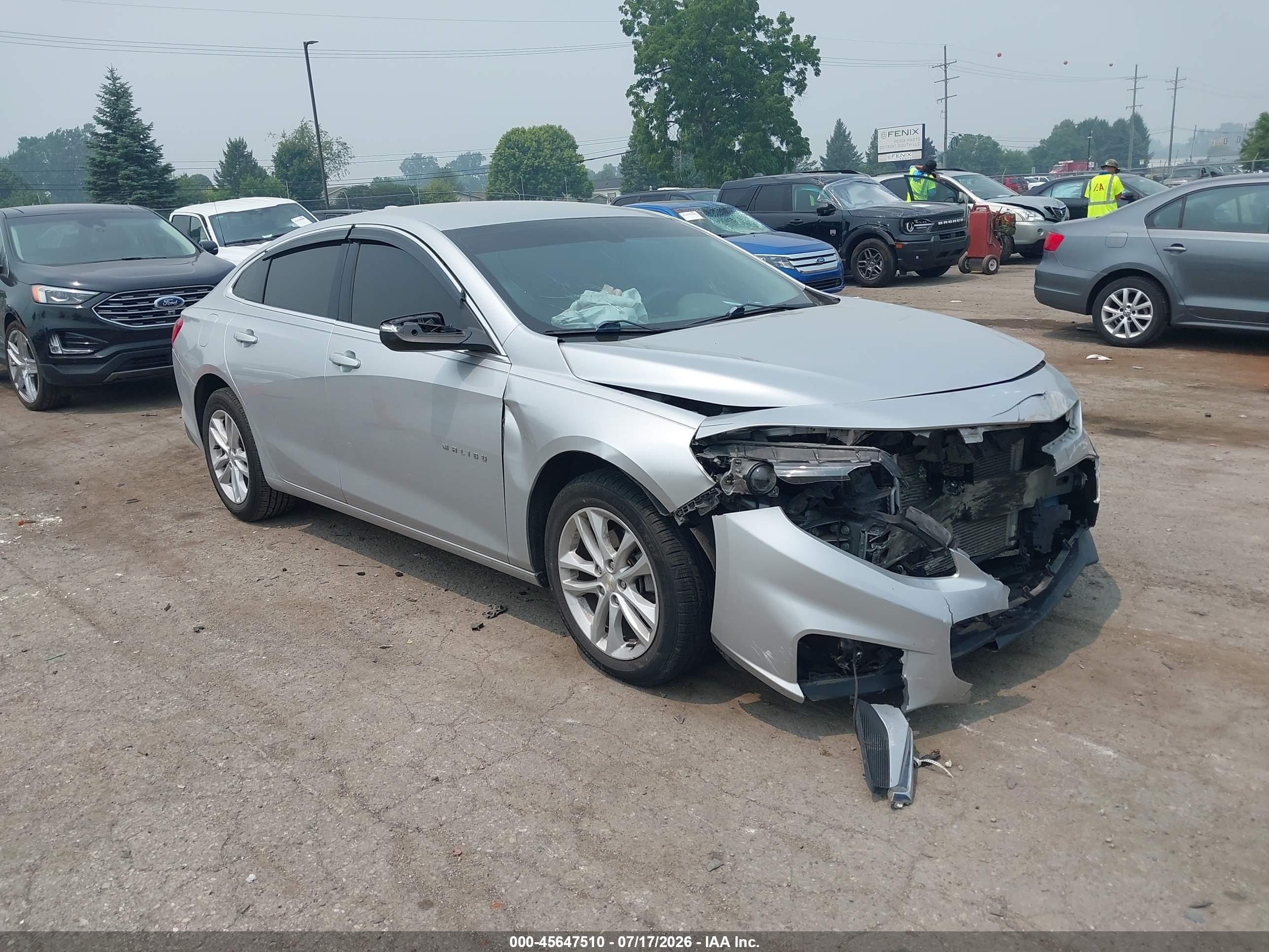 2017 Chevrolet Malibu LT, VIN 1G1ZE5ST1HF122672 — Front end
