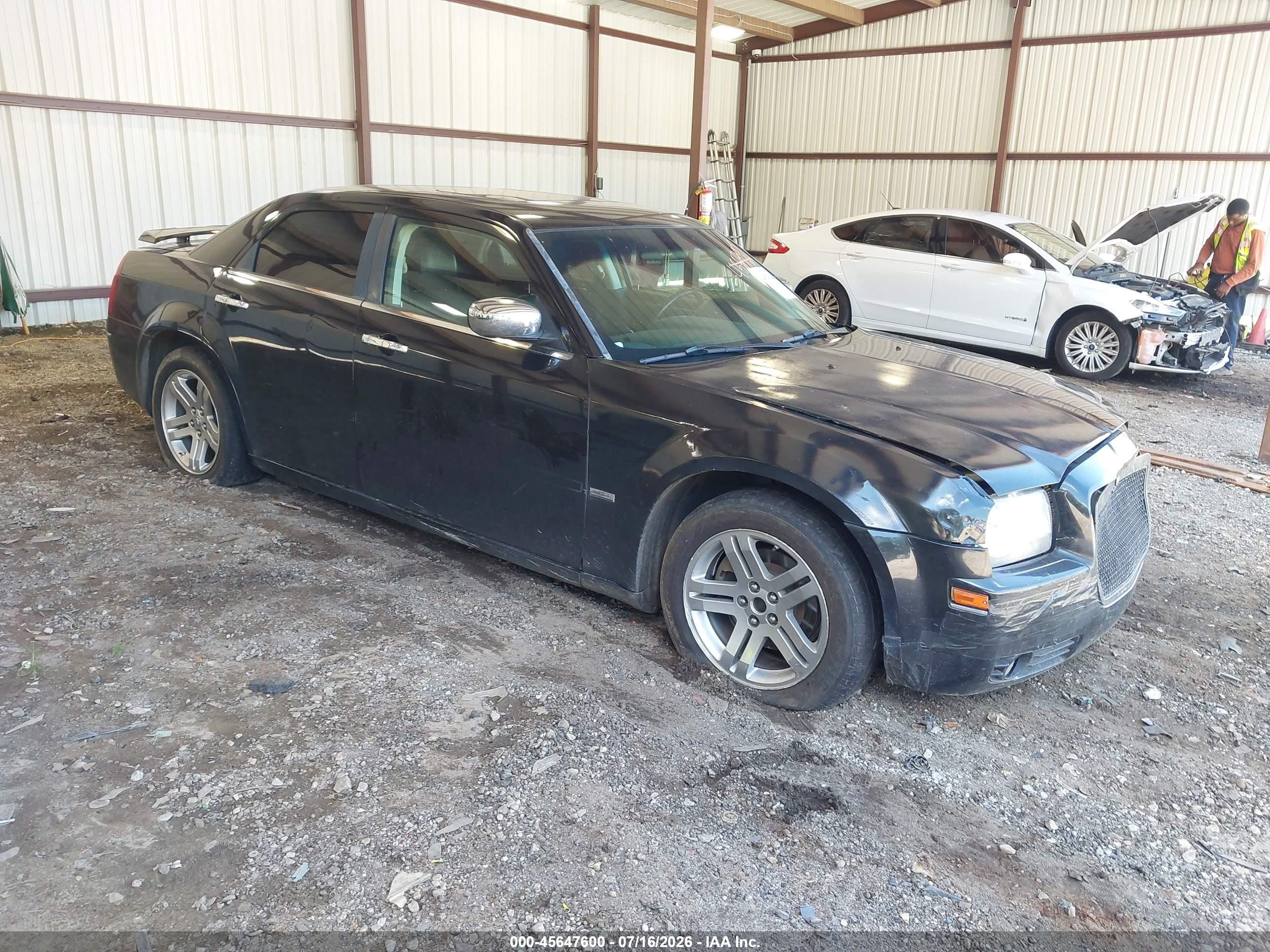 2010 Chrysler 300 Touring, VIN 2C3CA5CV7AH328872 — Front end