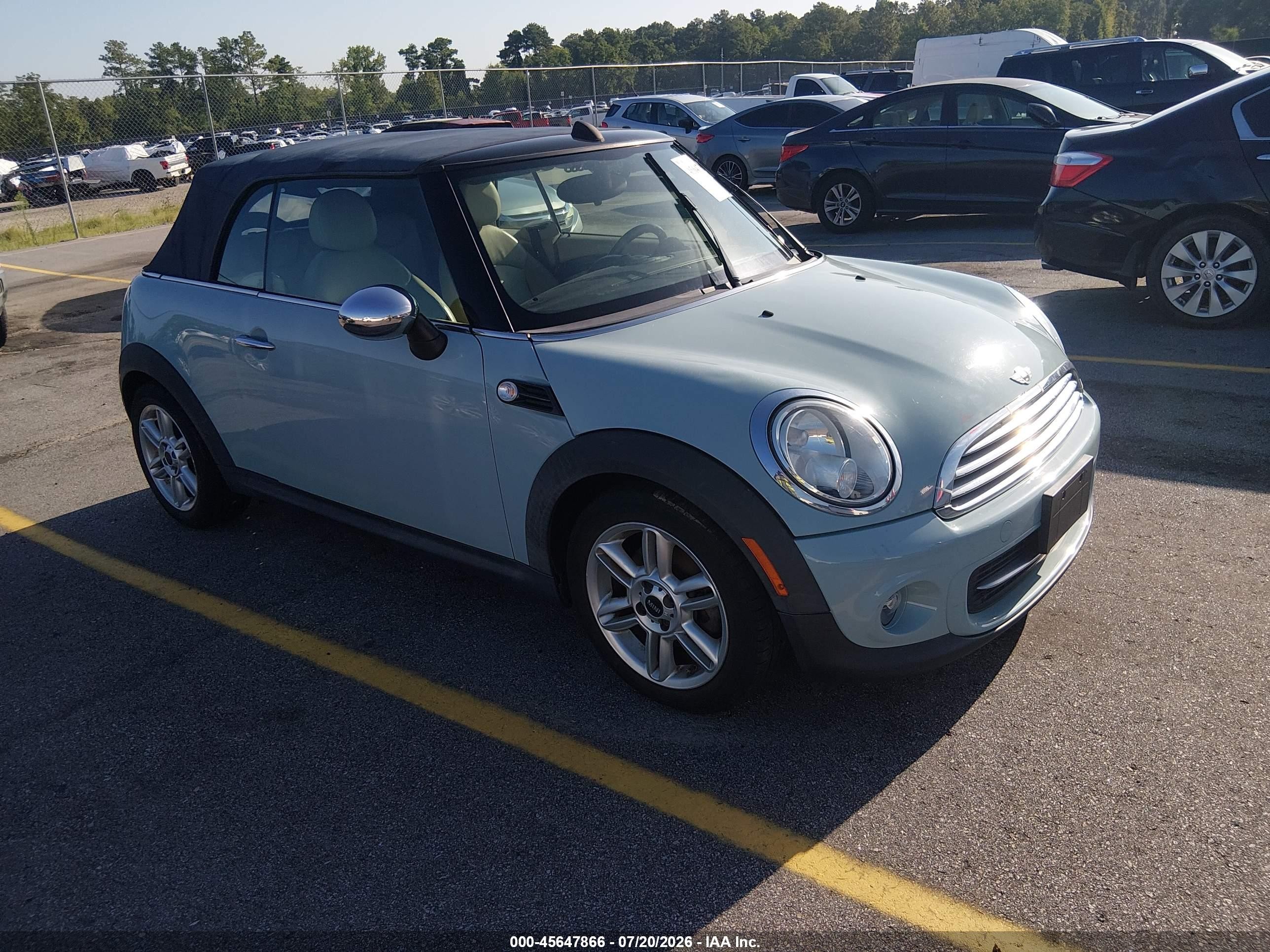 2013 MINI Convertible, VIN WMWZN3C50DT568123 — Normal wear