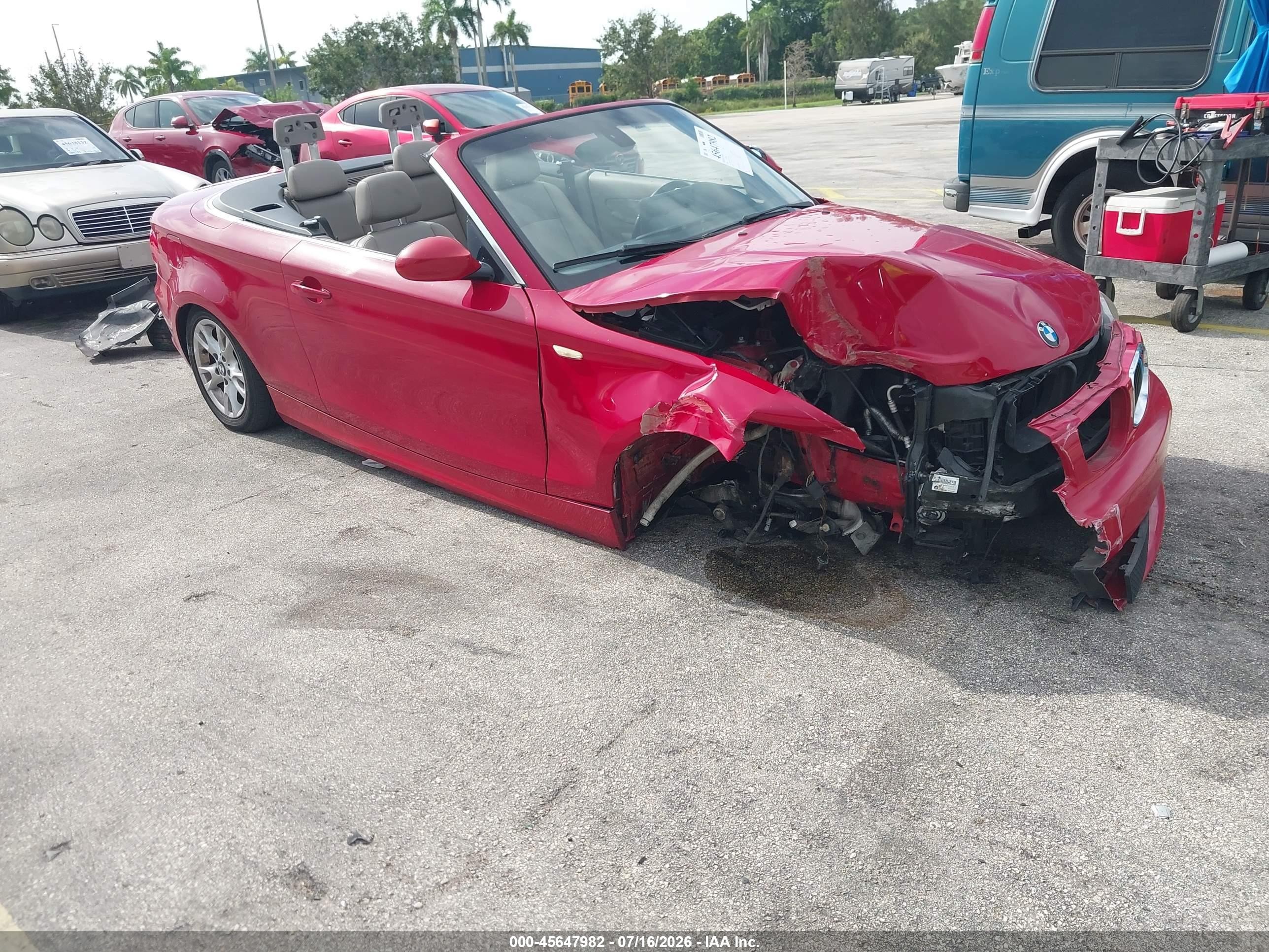 2009 BMW 1 Series 128i, VIN WBAUL735X9VJ75359 — Front end
