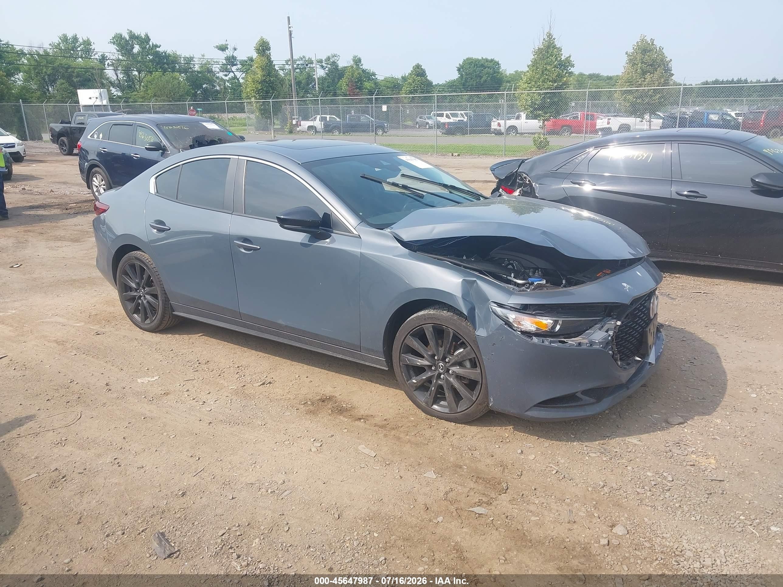 2022 Mazda 3 Carbon Edition, VIN 3MZBPACL7NM309868 — Front end