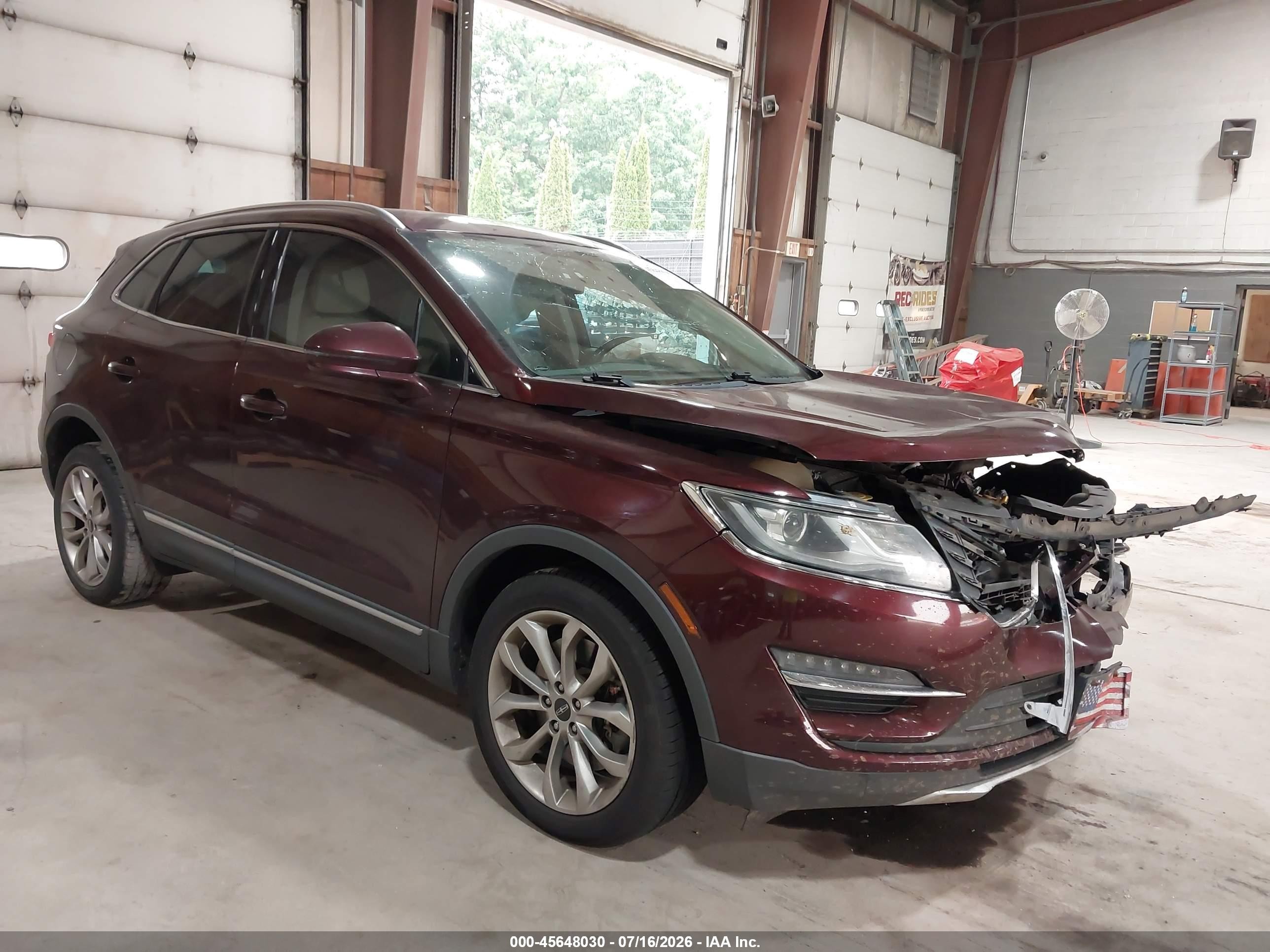 2017 Lincoln MKC Select, VIN 5LMCJ2C97HUL03743 — Front end